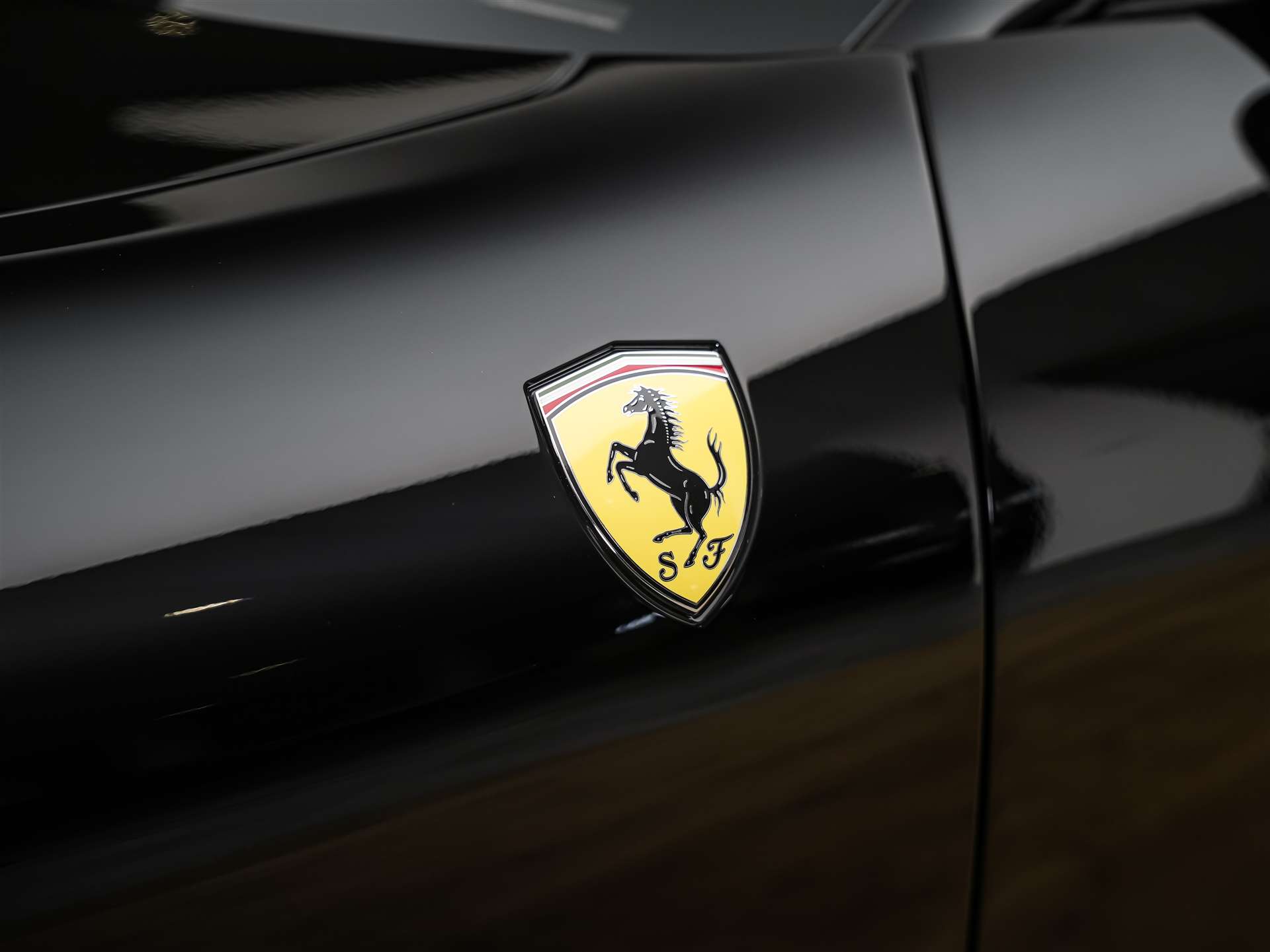 FERRARI Roma Spider 3.9 V8 T *ALL BLACK*Sitzbelüftung*JBL*-image-25