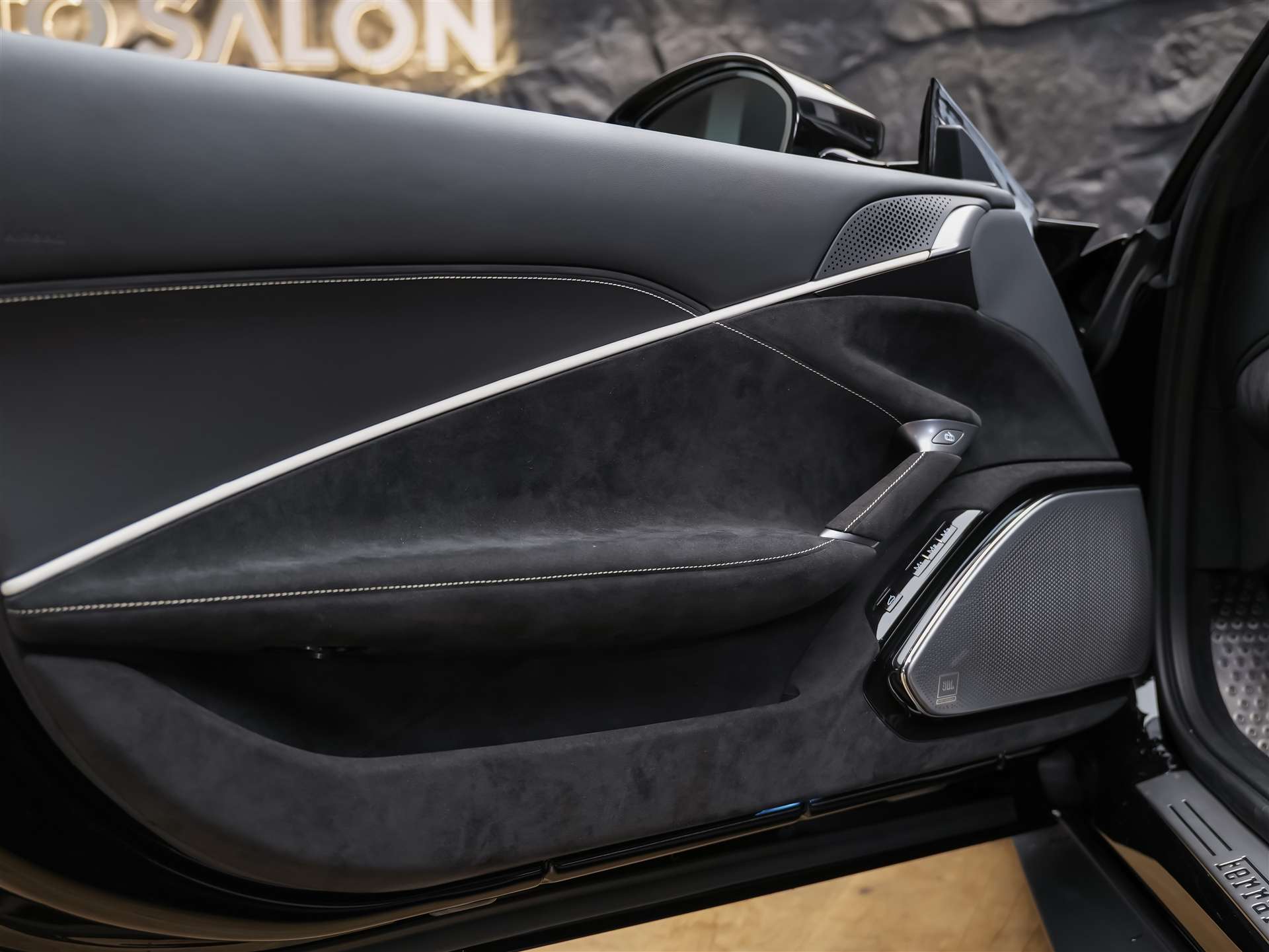 FERRARI Roma Spider 3.9 V8 T *ALL BLACK*Sitzbelüftung*JBL*-image-31