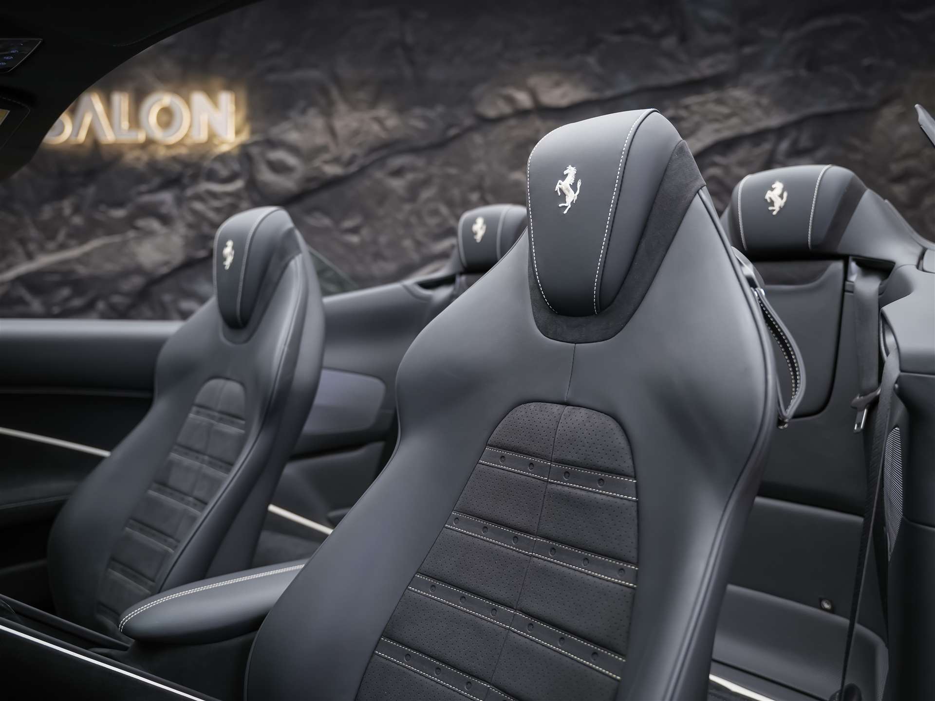 FERRARI Roma Spider 3.9 V8 T *ALL BLACK*Sitzbelüftung*JBL*-image-17