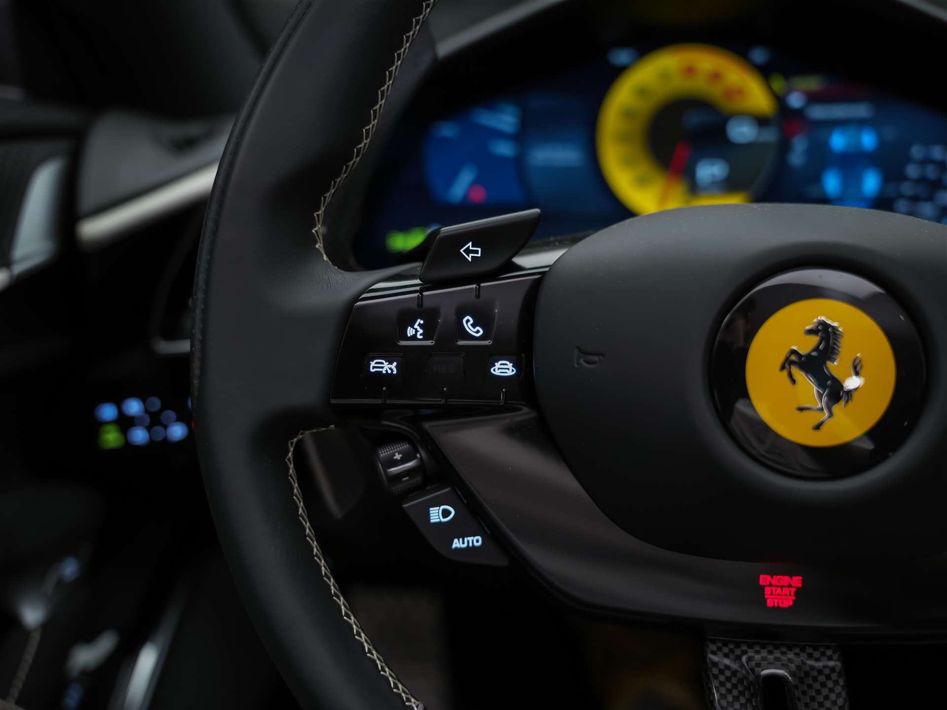FERRARI Roma Spider 3.9 V8 T *ALL BLACK*Sitzbelüftung*JBL*-image-35