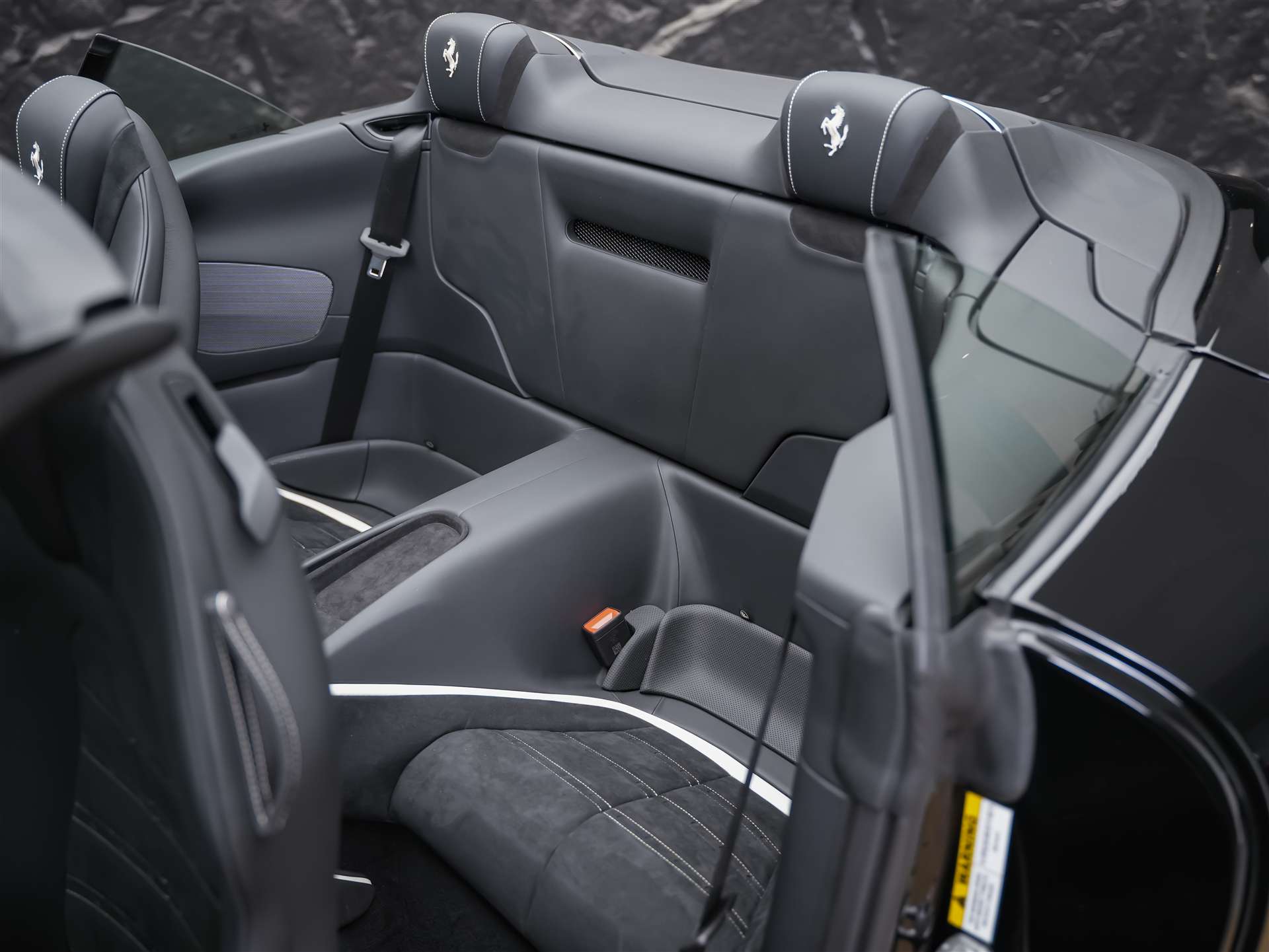 FERRARI Roma Spider 3.9 V8 T *ALL BLACK*Sitzbelüftung*JBL*-image-19