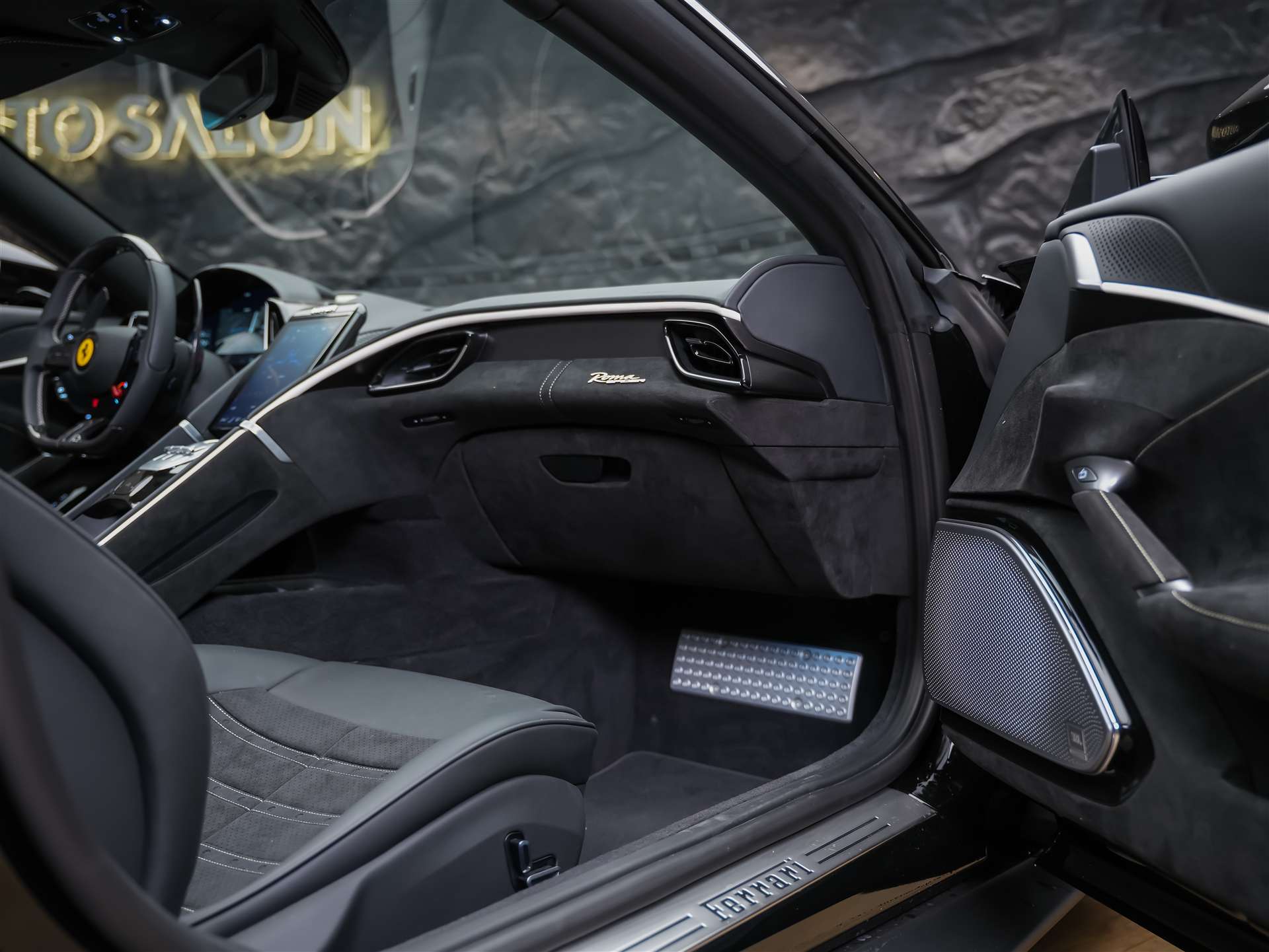 FERRARI Roma Spider 3.9 V8 T *ALL BLACK*Sitzbelüftung*JBL*-image-29