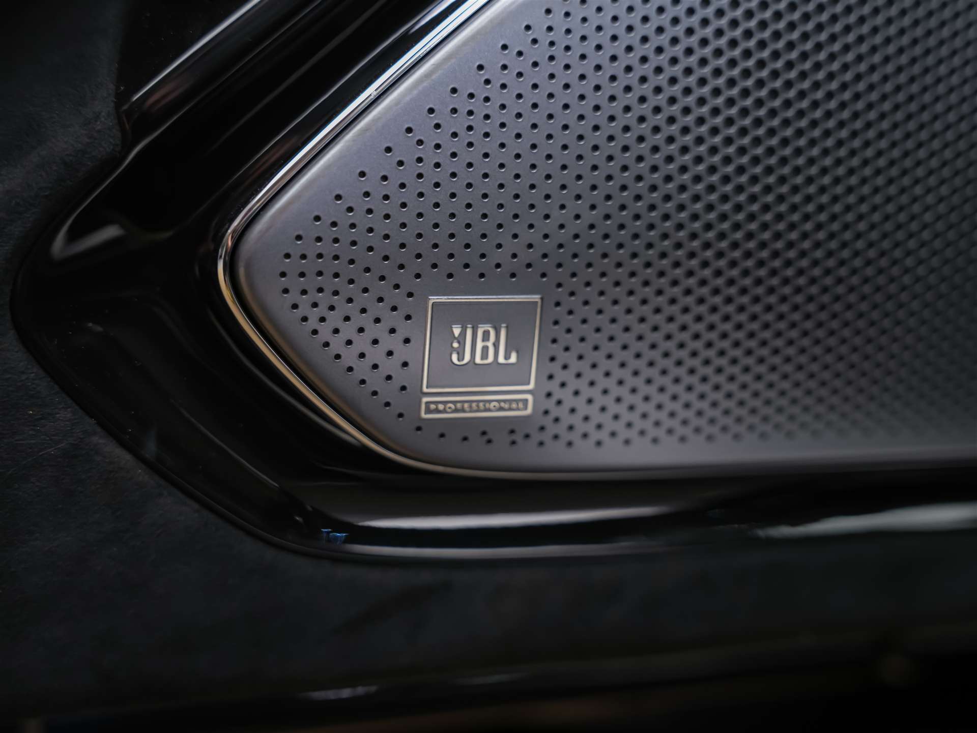 FERRARI Roma Spider 3.9 V8 T *ALL BLACK*Sitzbelüftung*JBL*-image-33