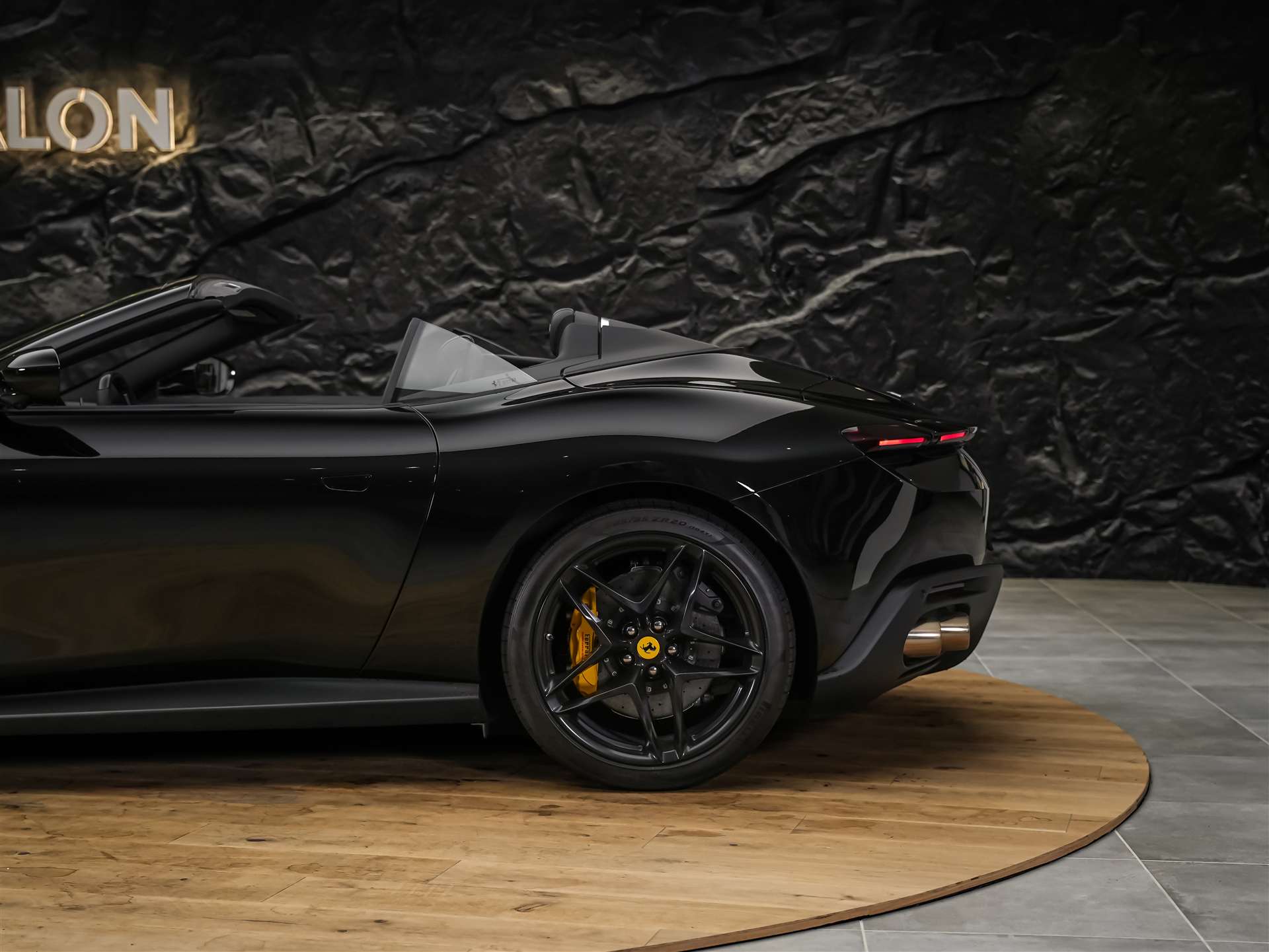 FERRARI Roma Spider 3.9 V8 T *ALL BLACK*Sitzbelüftung*JBL*-image-23