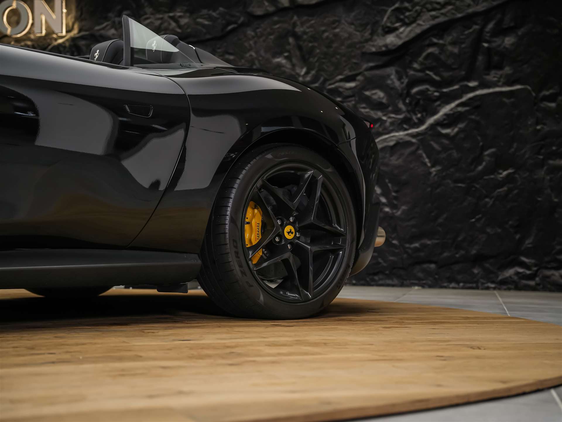 FERRARI Roma Spider 3.9 V8 T *ALL BLACK*Sitzbelüftung*JBL*-image-24