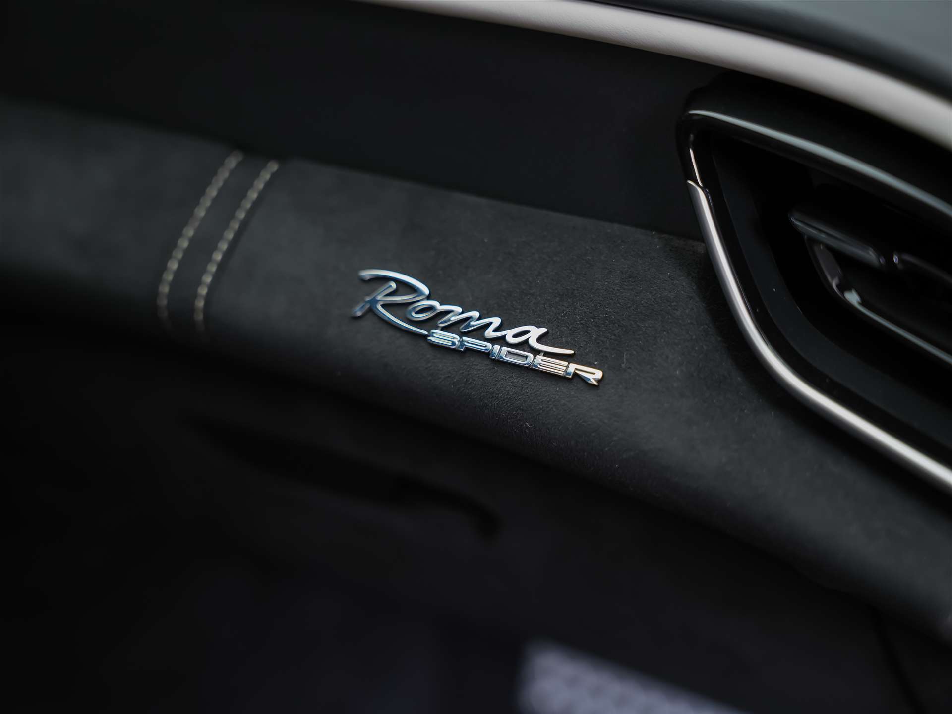 FERRARI Roma Spider 3.9 V8 T *ALL BLACK*Sitzbelüftung*JBL*-image-30