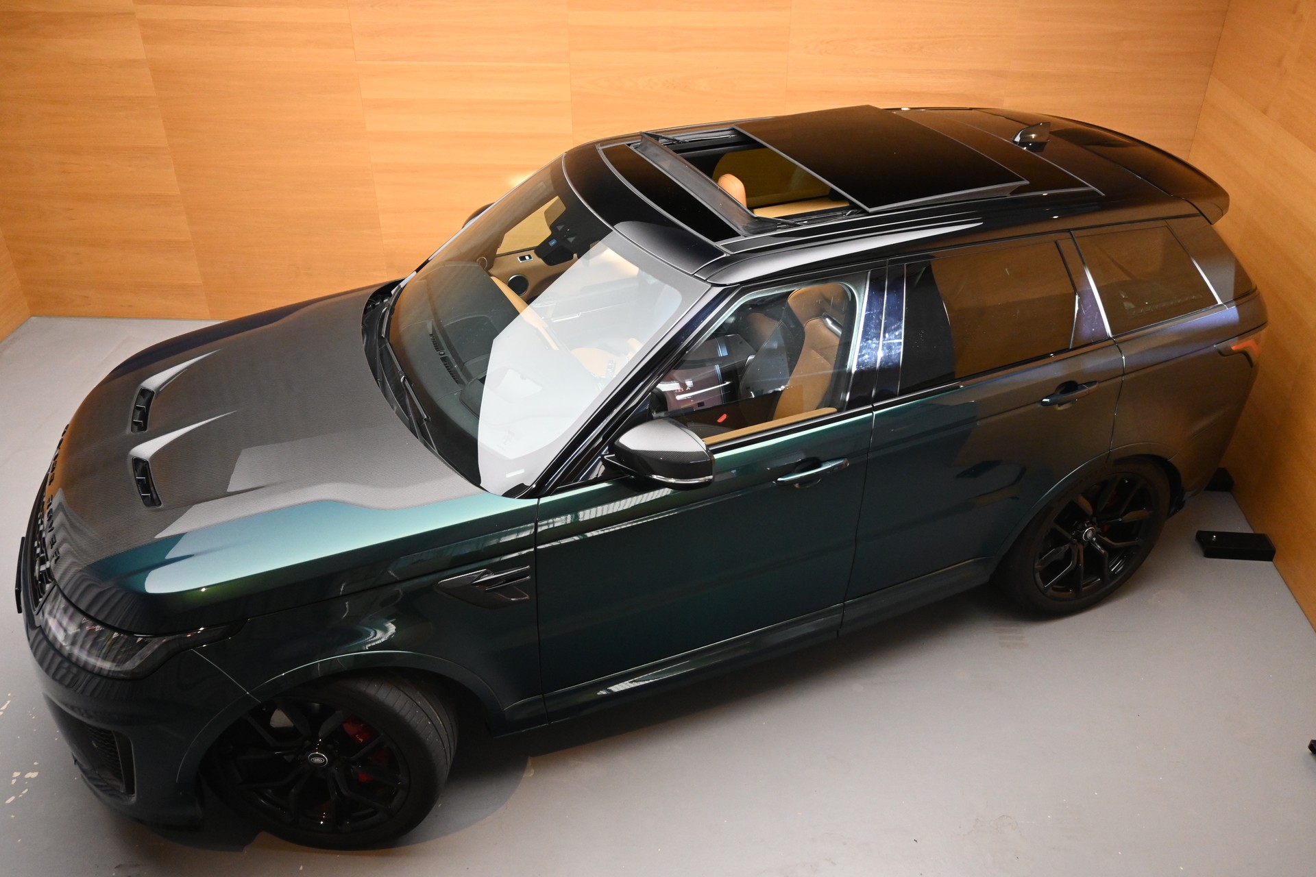 LAND ROVER Range Rover Sport 5.0 V8 SC SVR Carbon-showroom-element-1