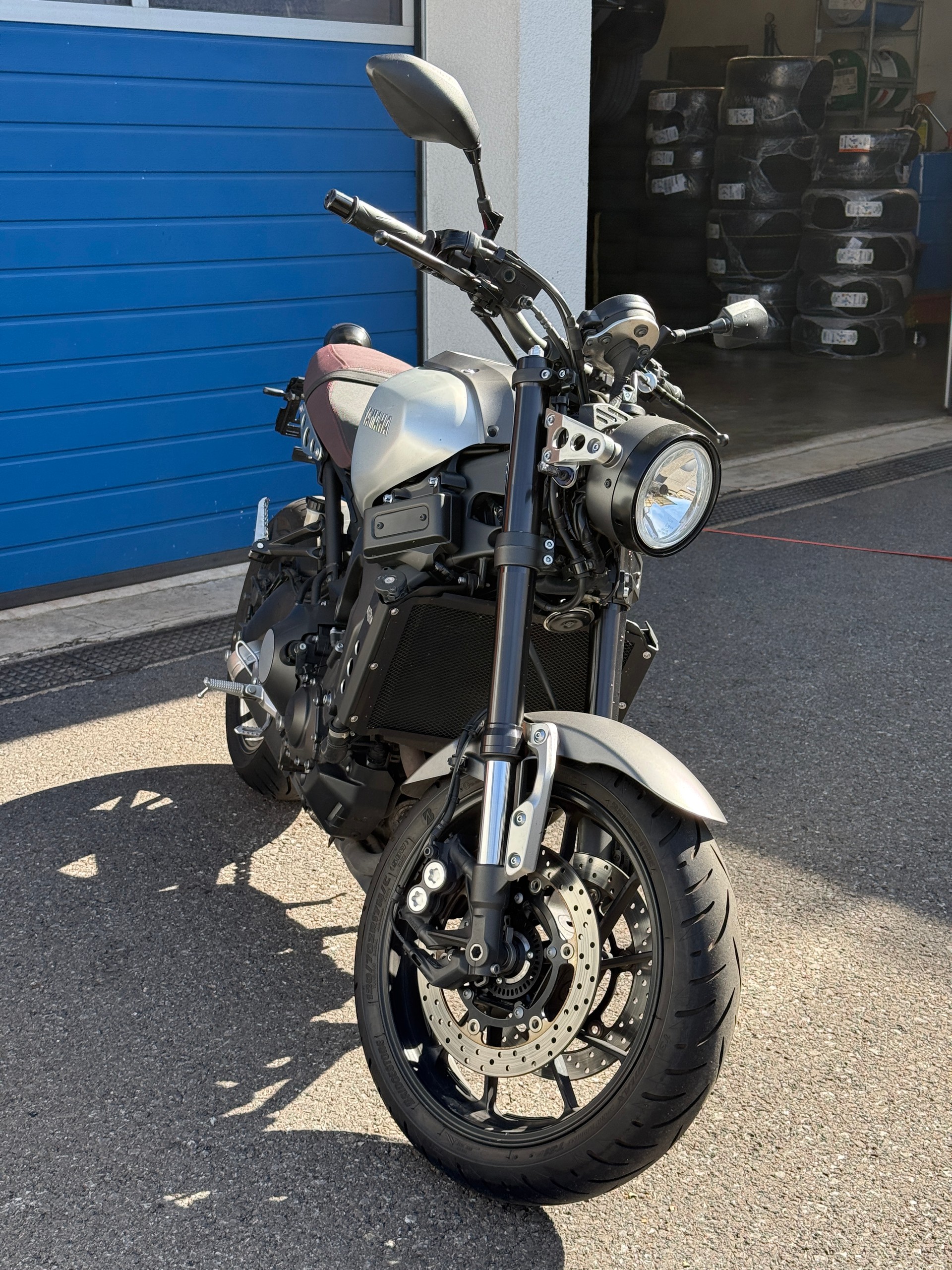 YAMAHA XSR 900-image-1