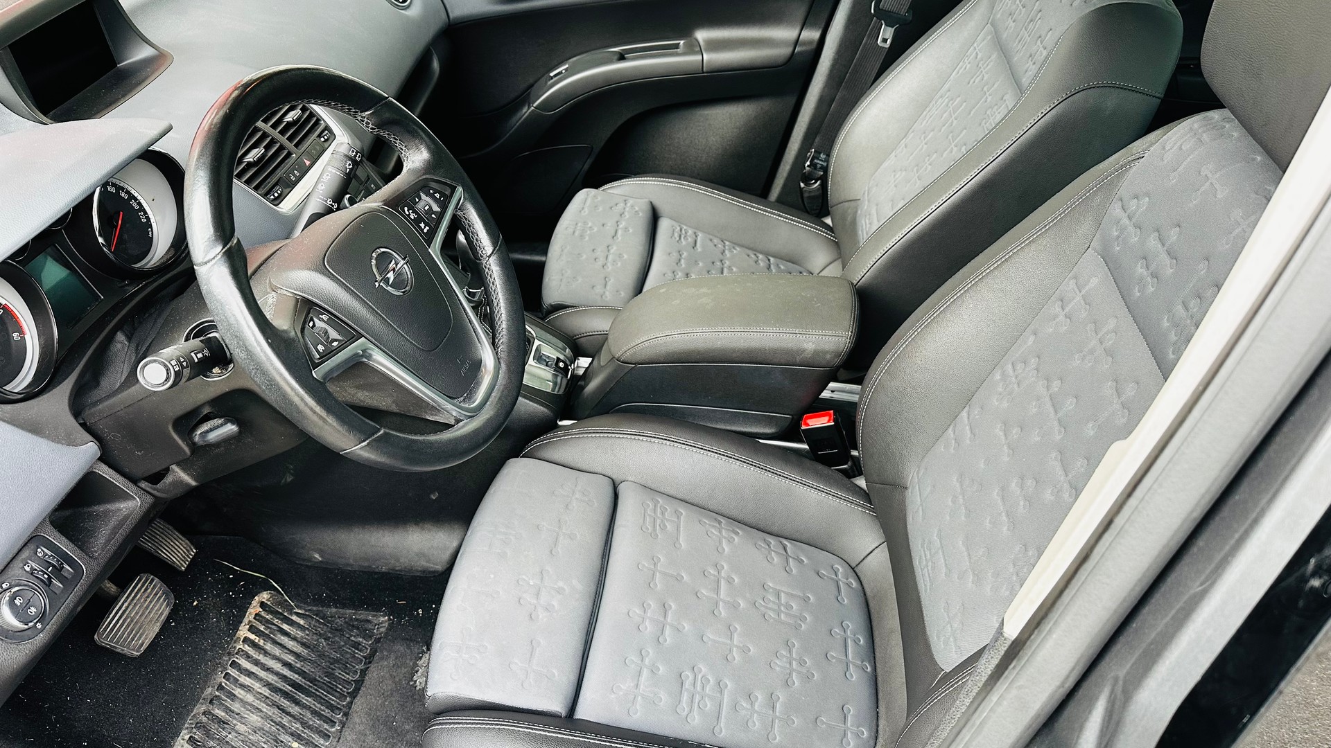 OPEL Meriva 1.7 CDTi Cosmo Automatic-image-11