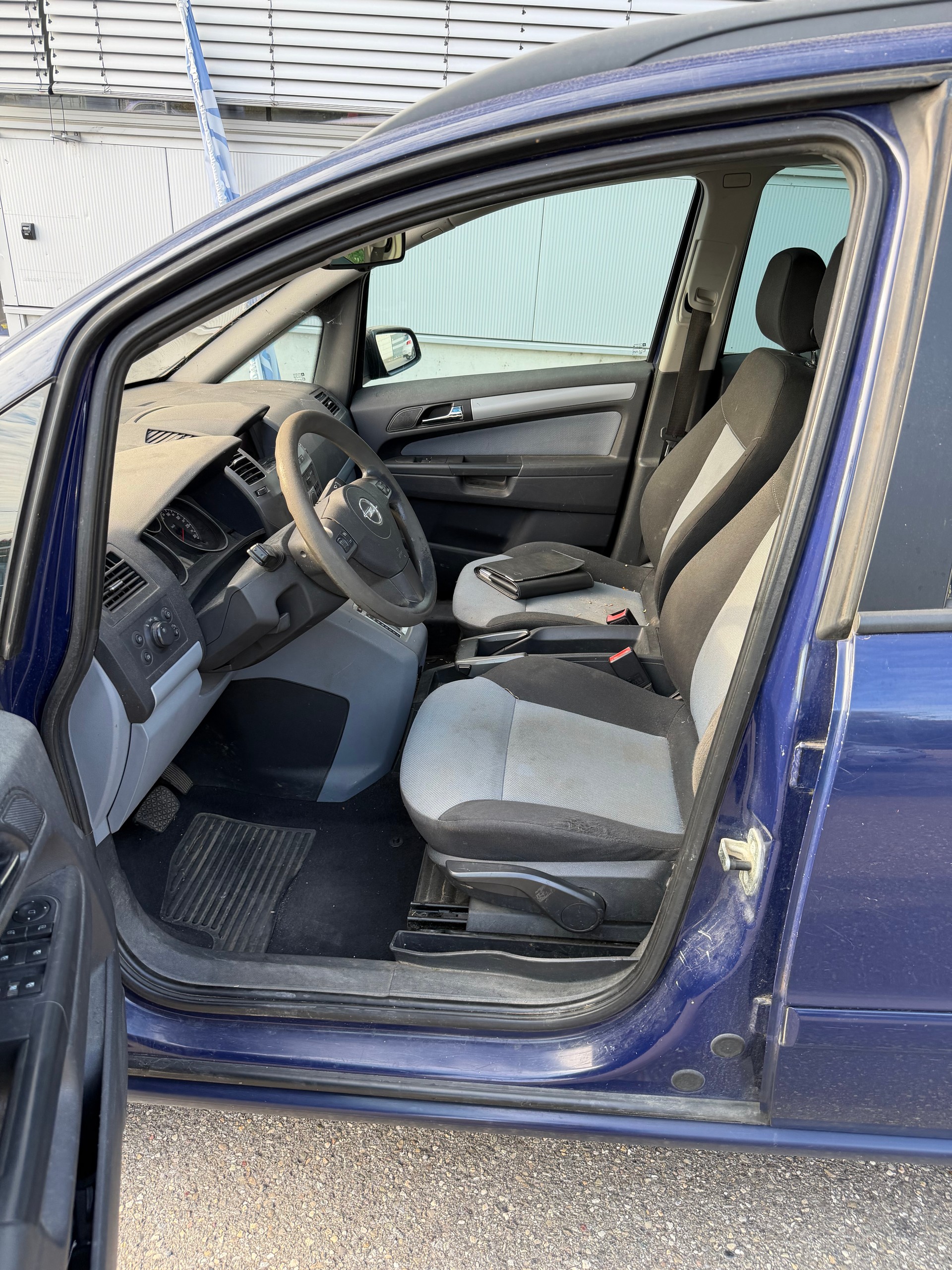 OPEL Zafira 2.2i 16V Essentia-image-6