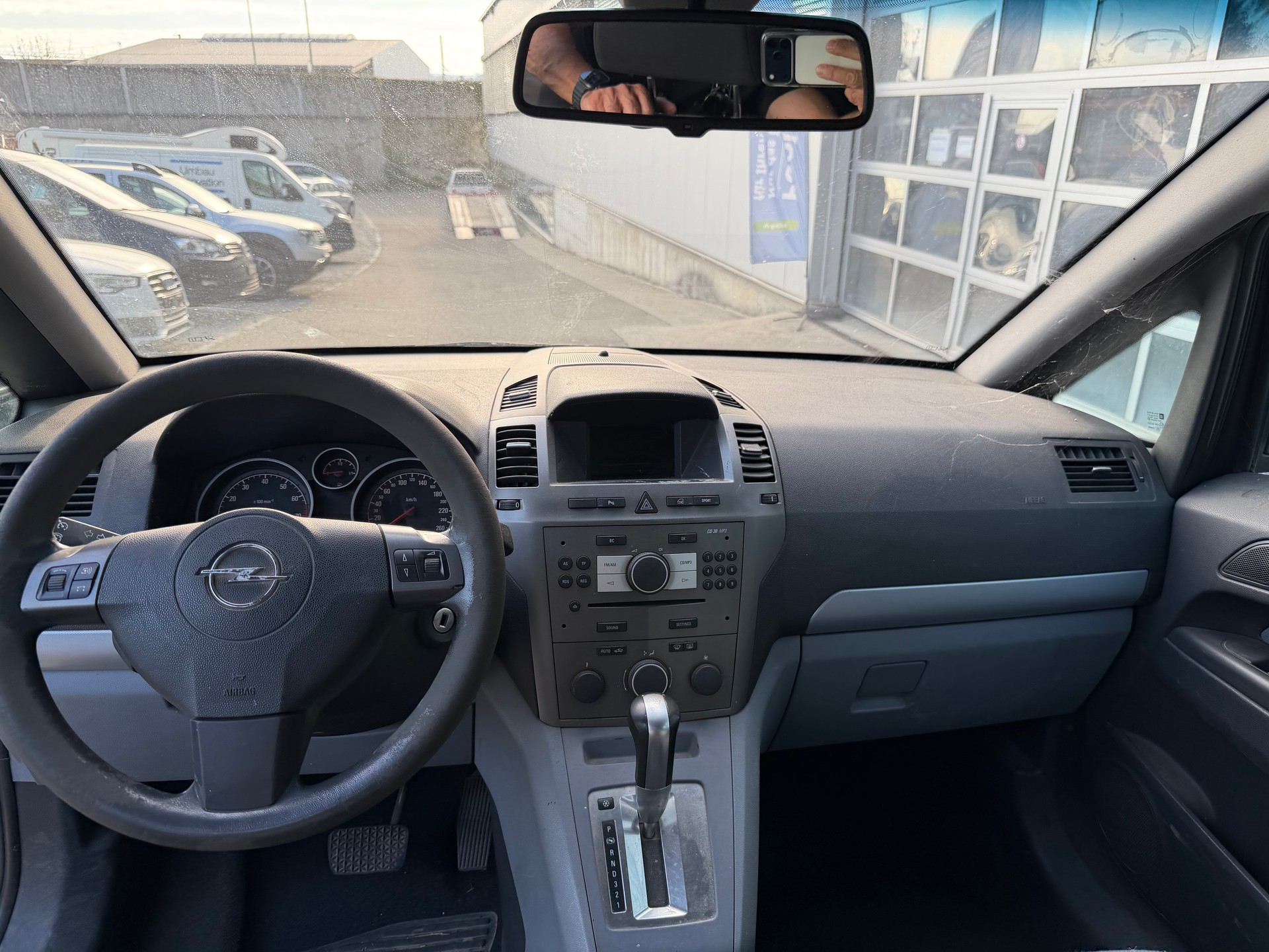 OPEL Zafira 2.2i 16V Essentia-image-9