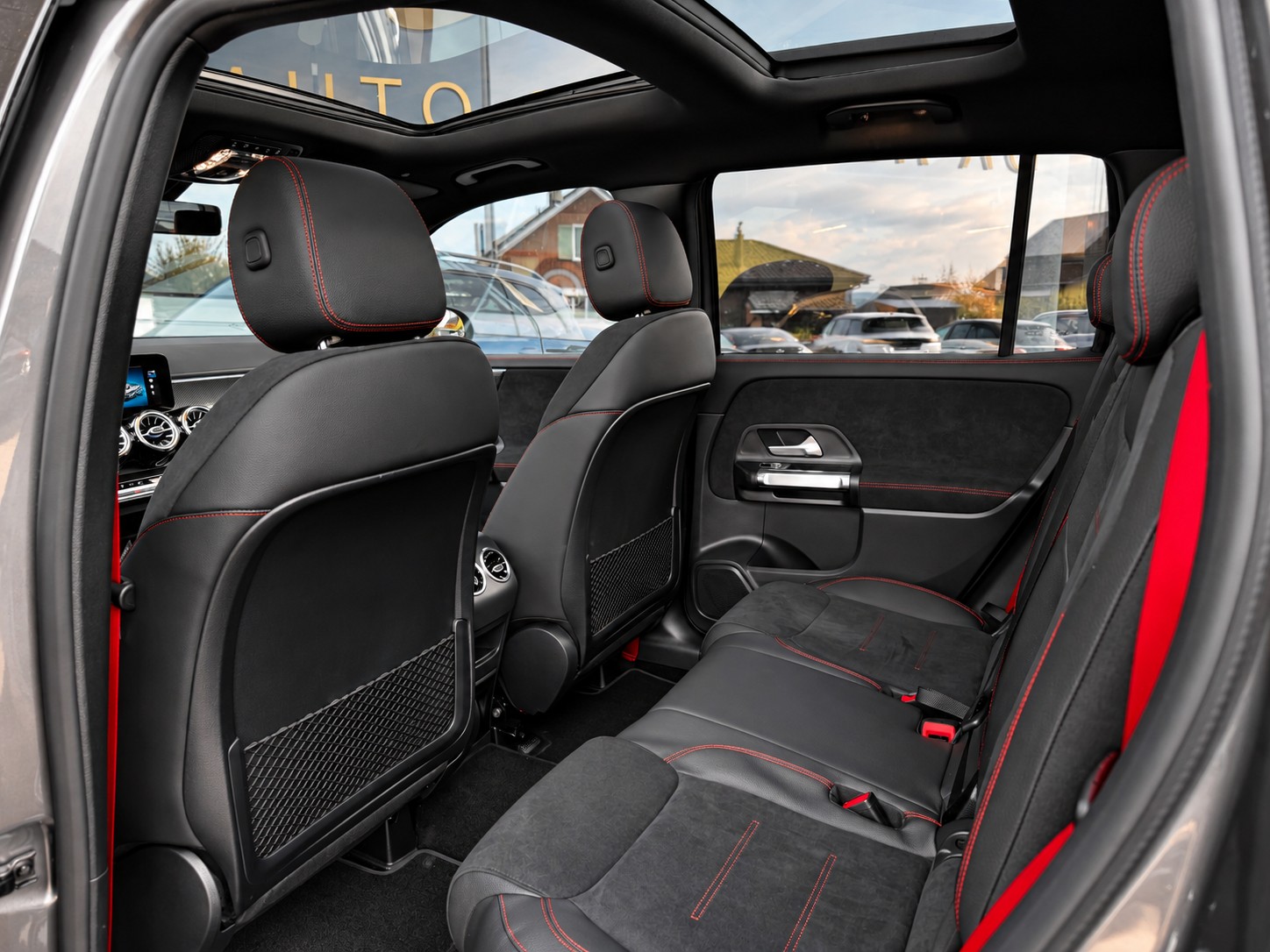 MERCEDES-BENZ GLB 35 AMG 4Matic 8G-Tronic-image-11