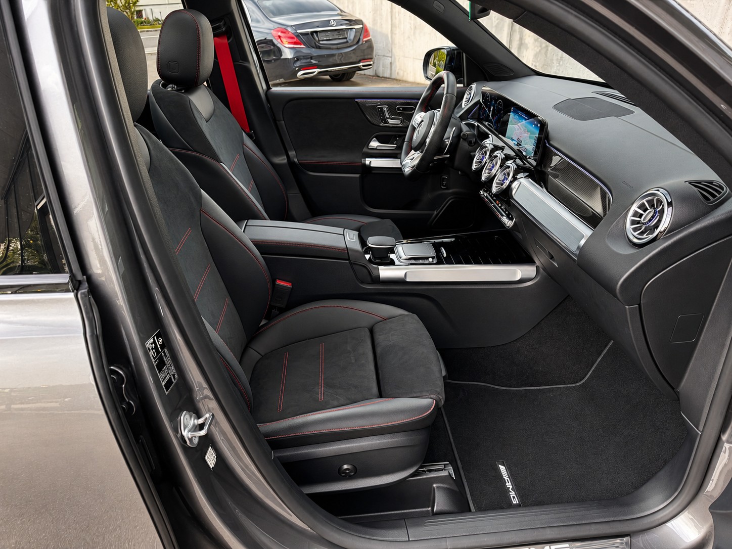 MERCEDES-BENZ GLB 35 AMG 4Matic 8G-Tronic-image-9