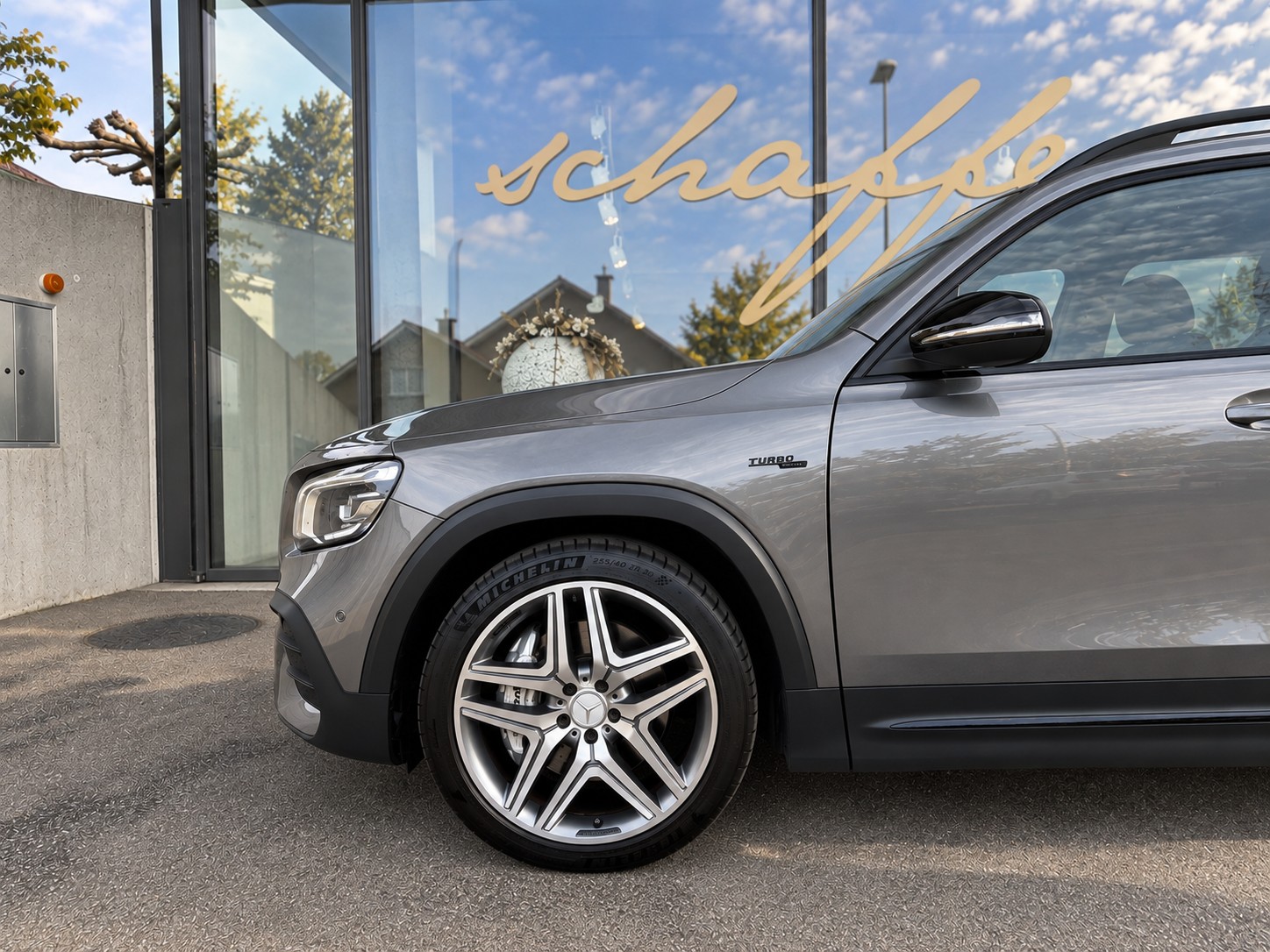 MERCEDES-BENZ GLB 35 AMG 4Matic 8G-Tronic-image-4