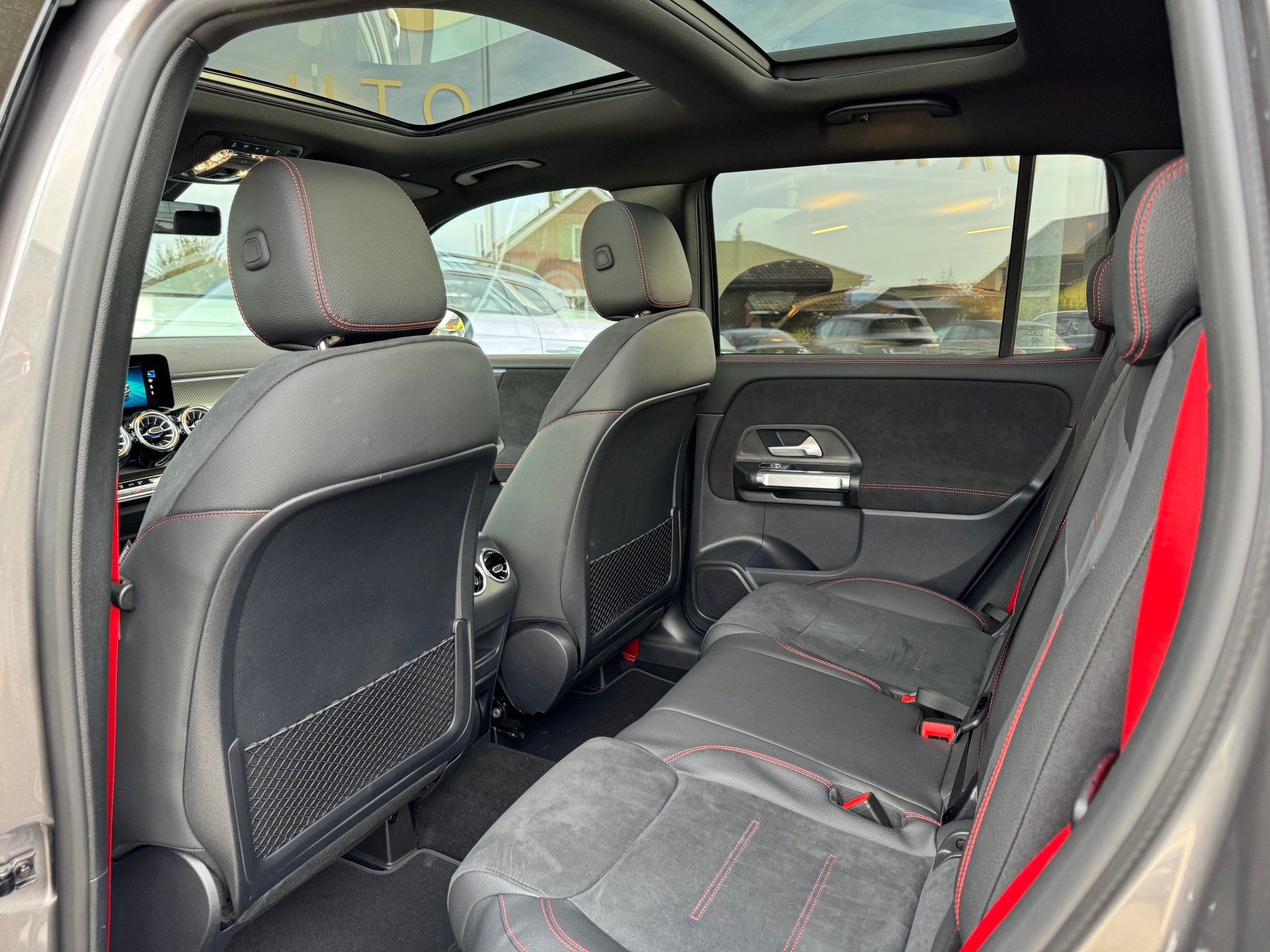MERCEDES-BENZ GLB 35 AMG 4Matic 8G-Tronic-image-15