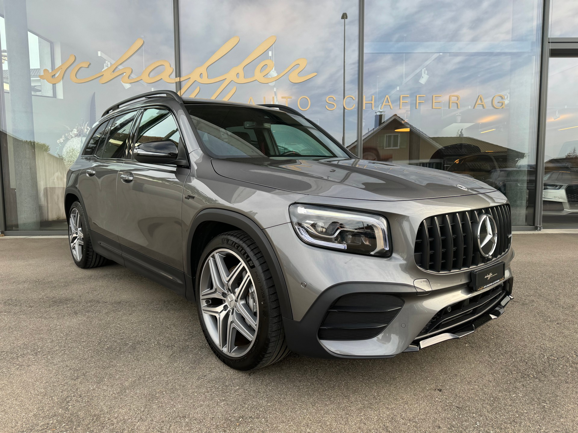 MERCEDES-BENZ GLB 35 AMG 4Matic 8G-Tronic-showroom-element-3