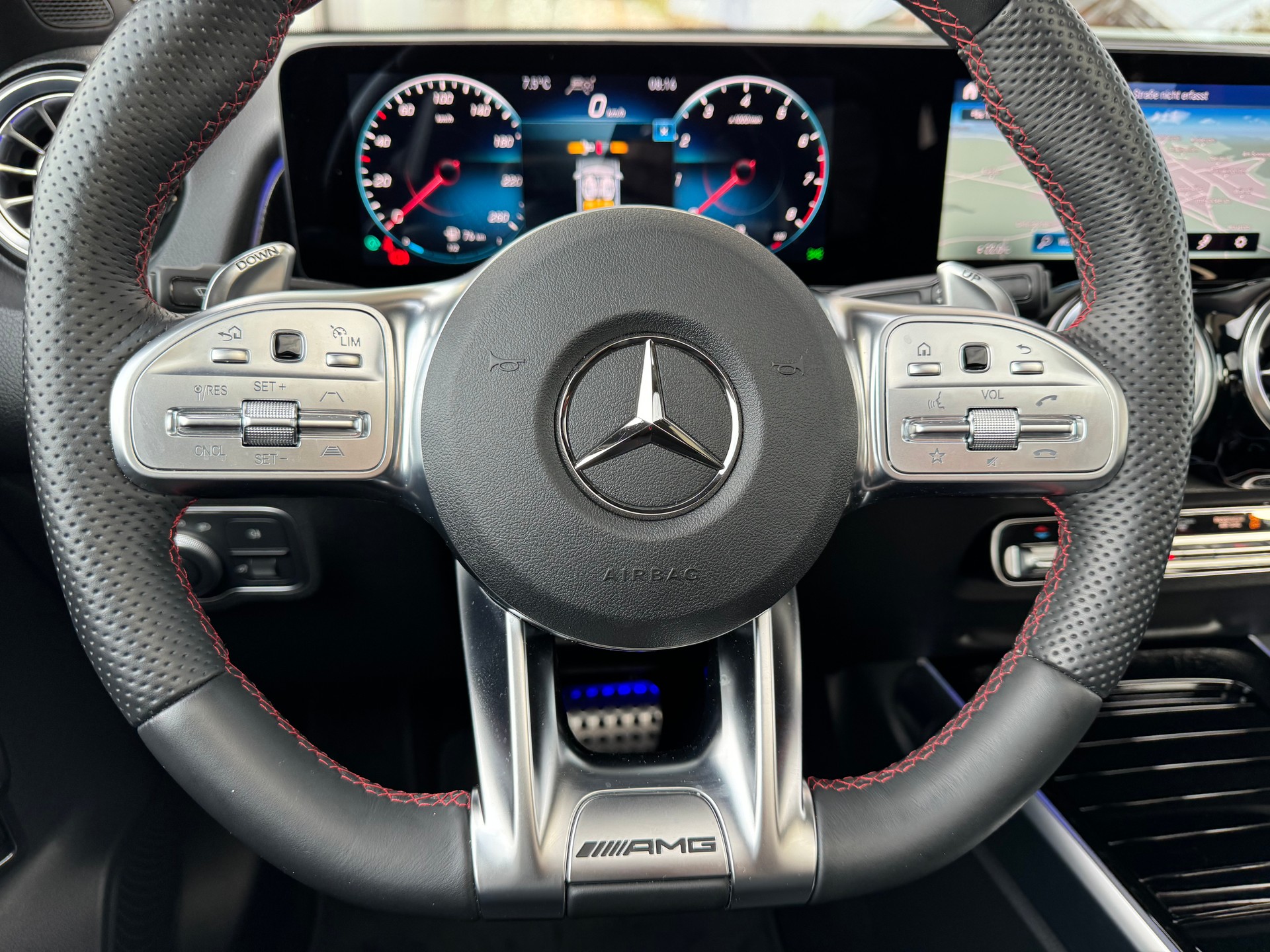 MERCEDES-BENZ GLB 35 AMG 4Matic 8G-Tronic-image-24
