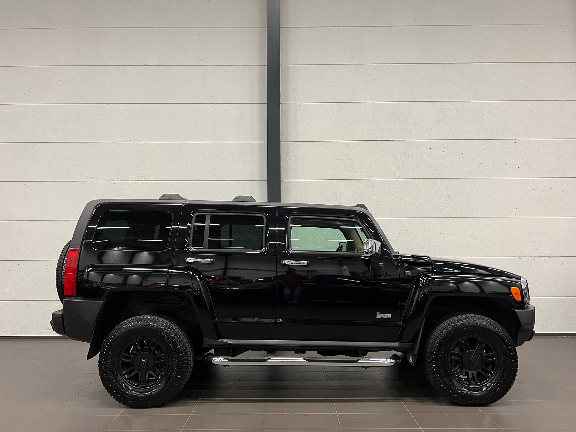 HUMMER H3 3.5 Luxury-showroom-element-1