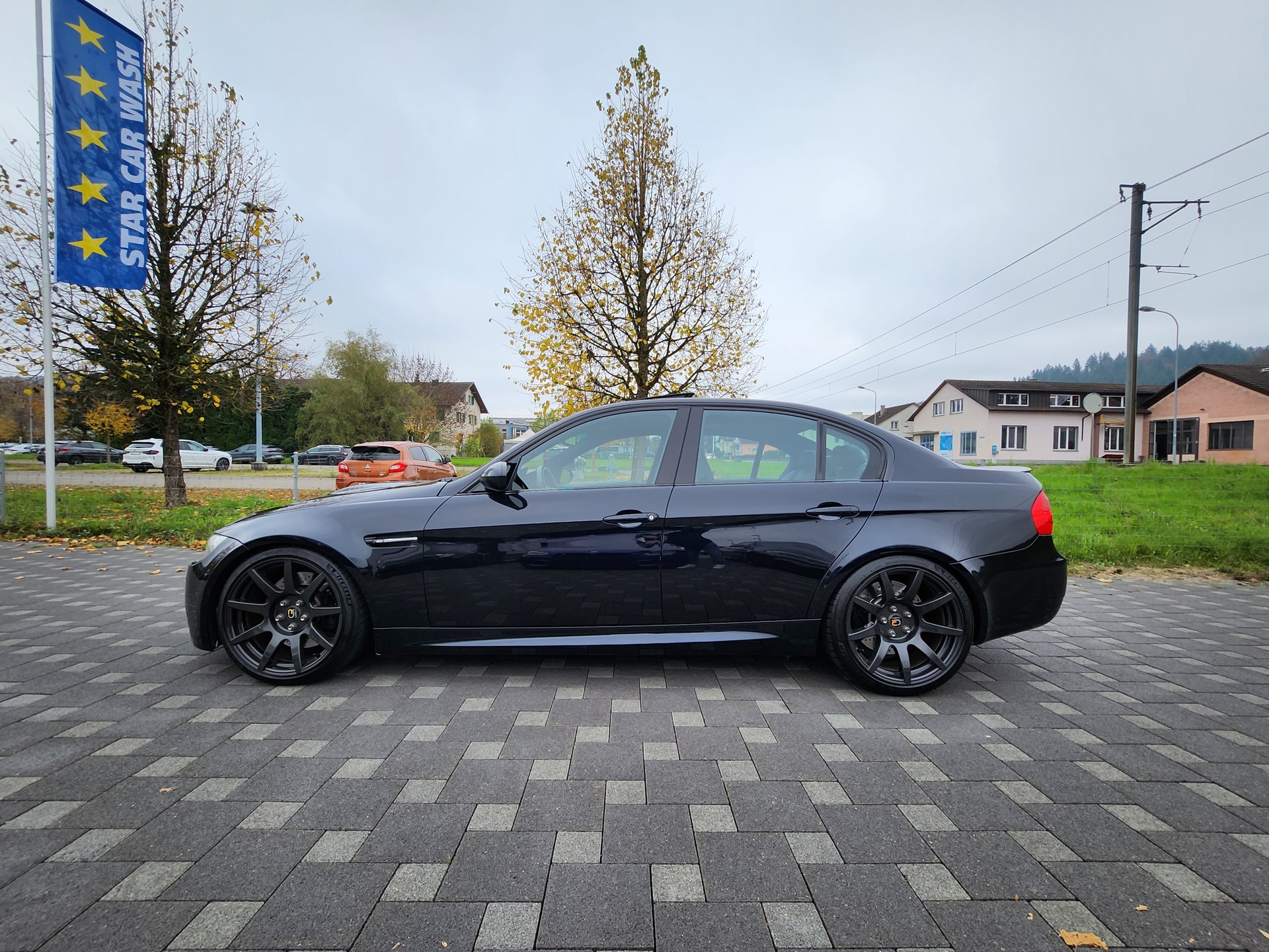 BMW M3 Limousine-showroom-element-2