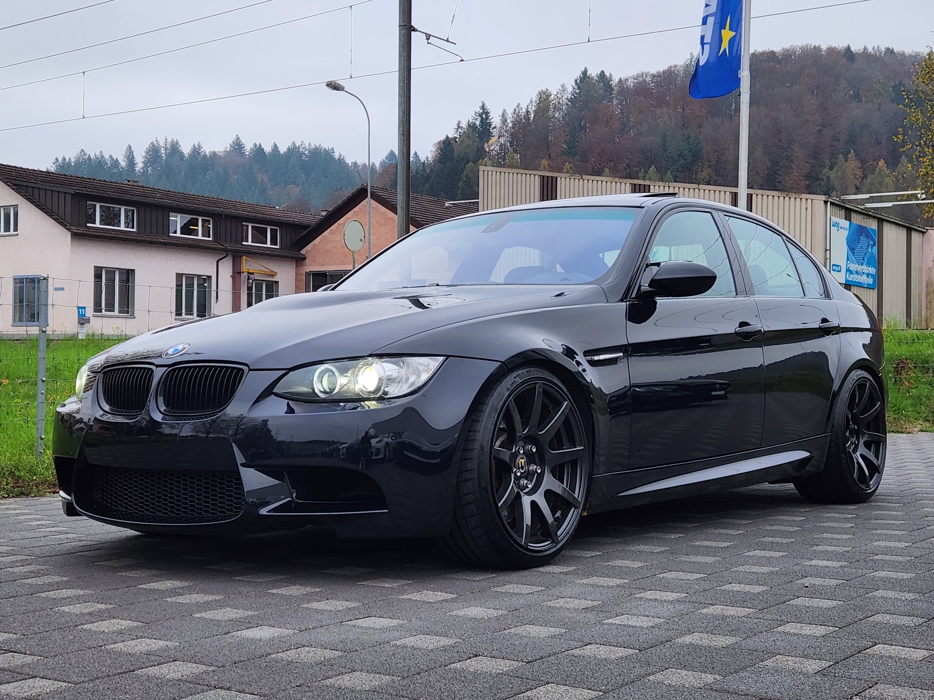 BMW M3 Limousine-showroom-element-1