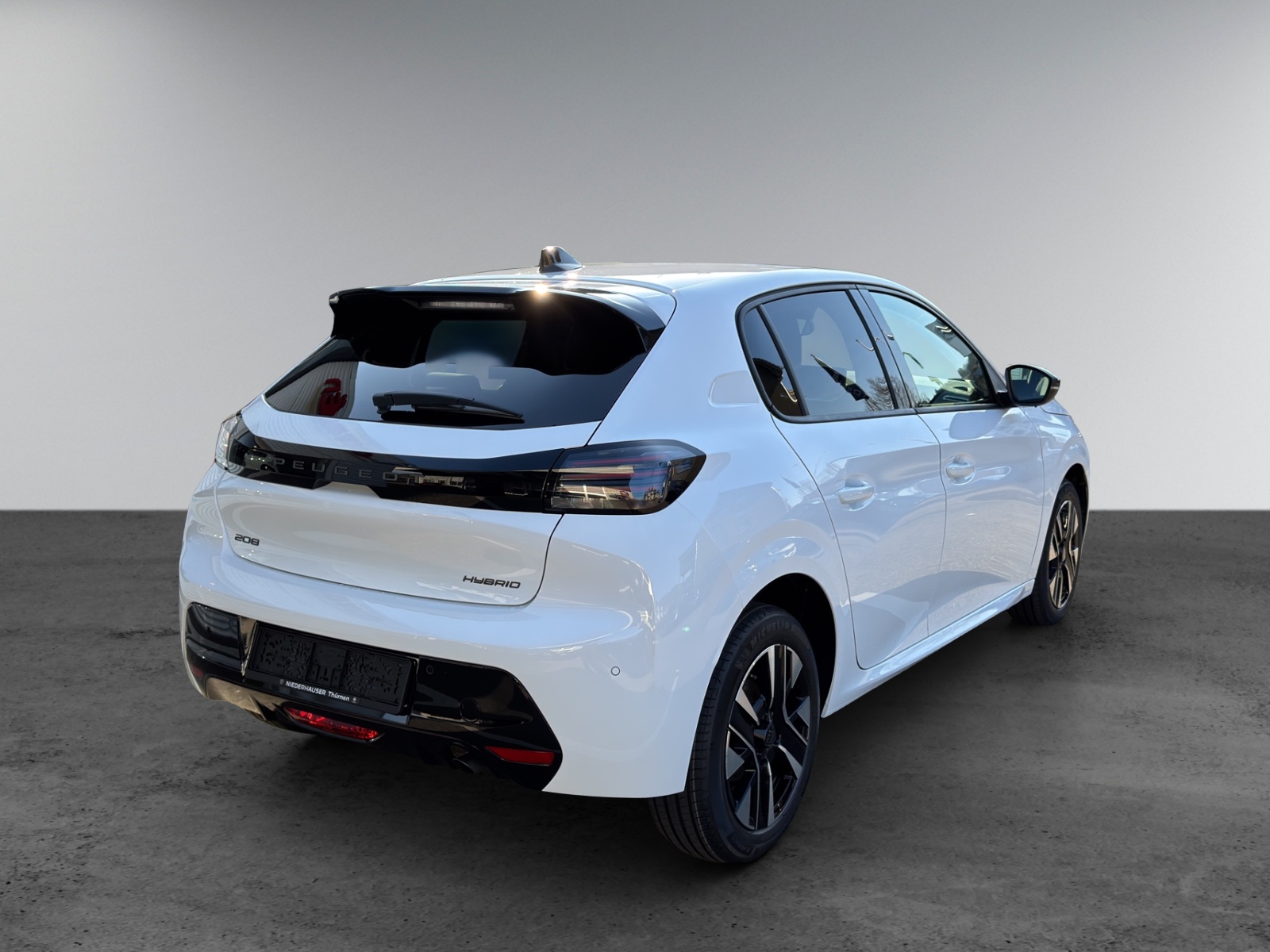 PEUGEOT 208 1.2 Hybrid Allure Premium-showroom-element-2