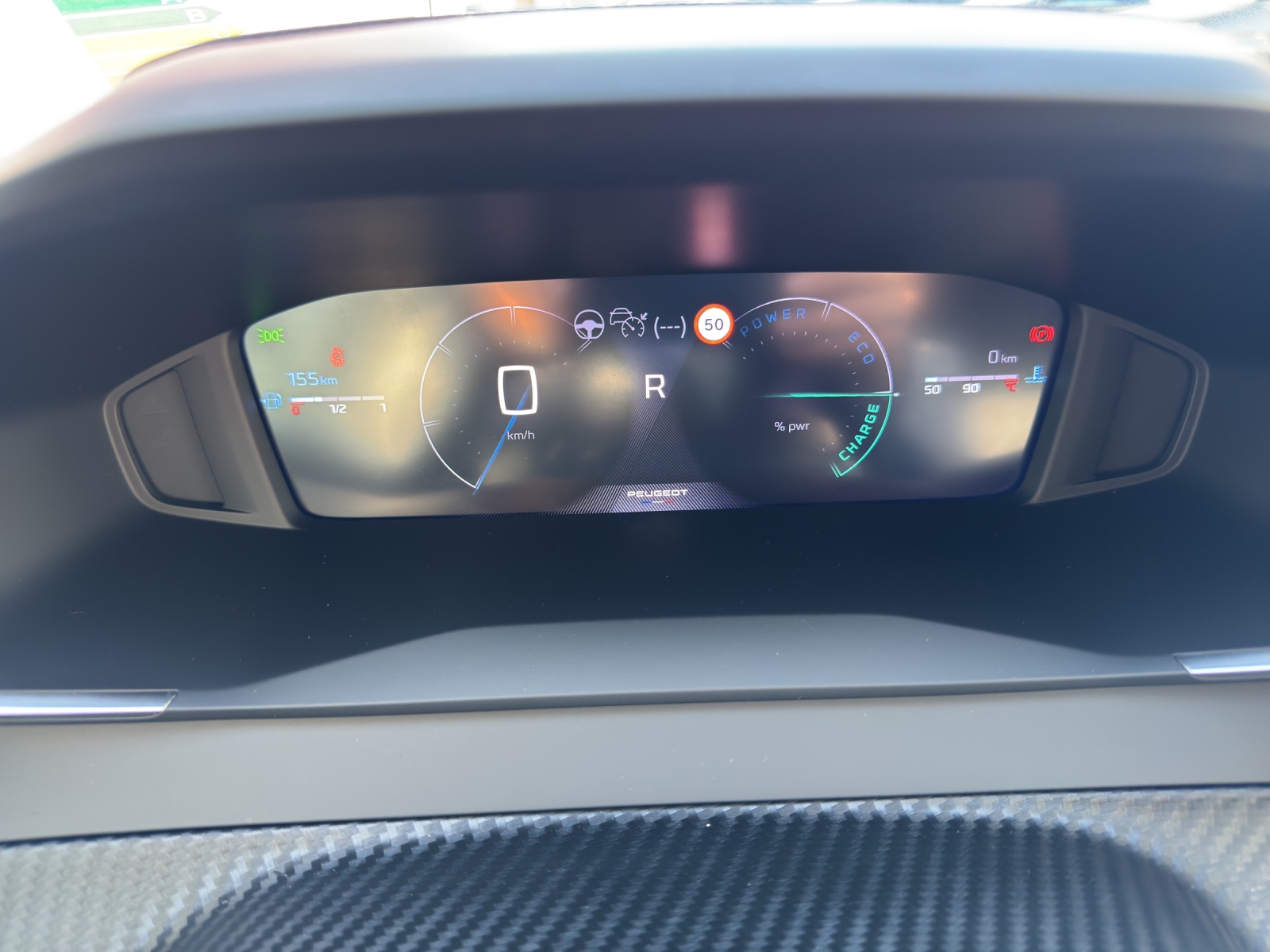 PEUGEOT 208 1.2 Hybrid Allure Premium-image-9