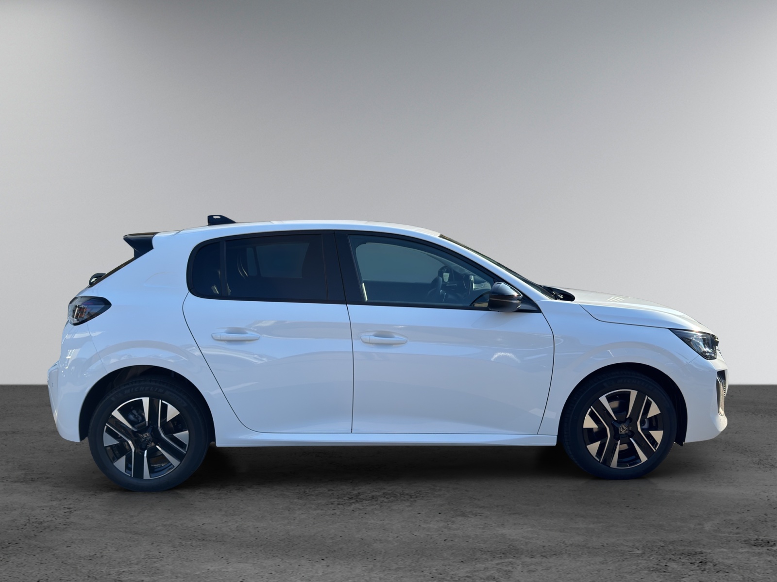 PEUGEOT 208 1.2 Hybrid Allure Premium-showroom-element-1
