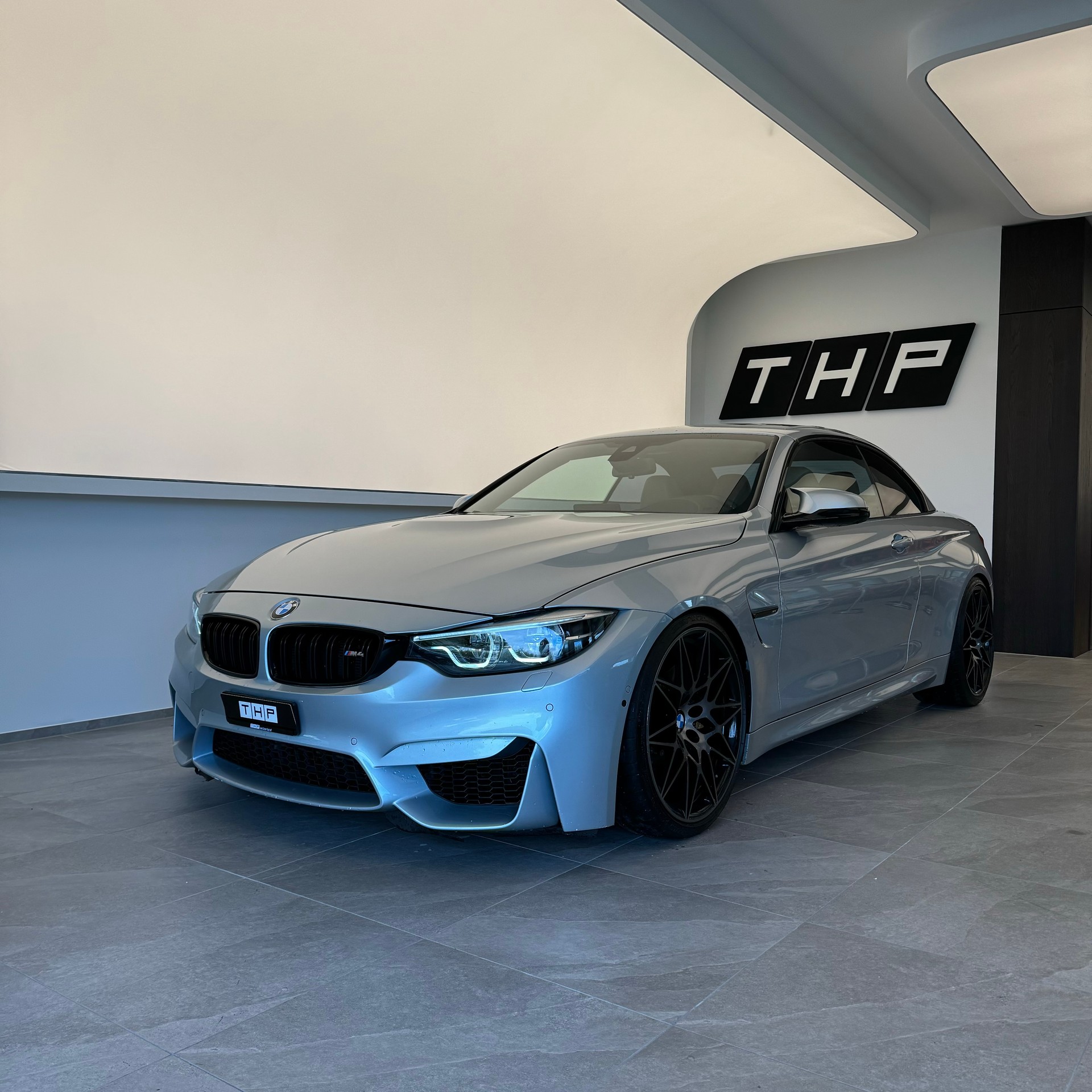 BMW M4 Cabriolet DKG-showroom-element-1