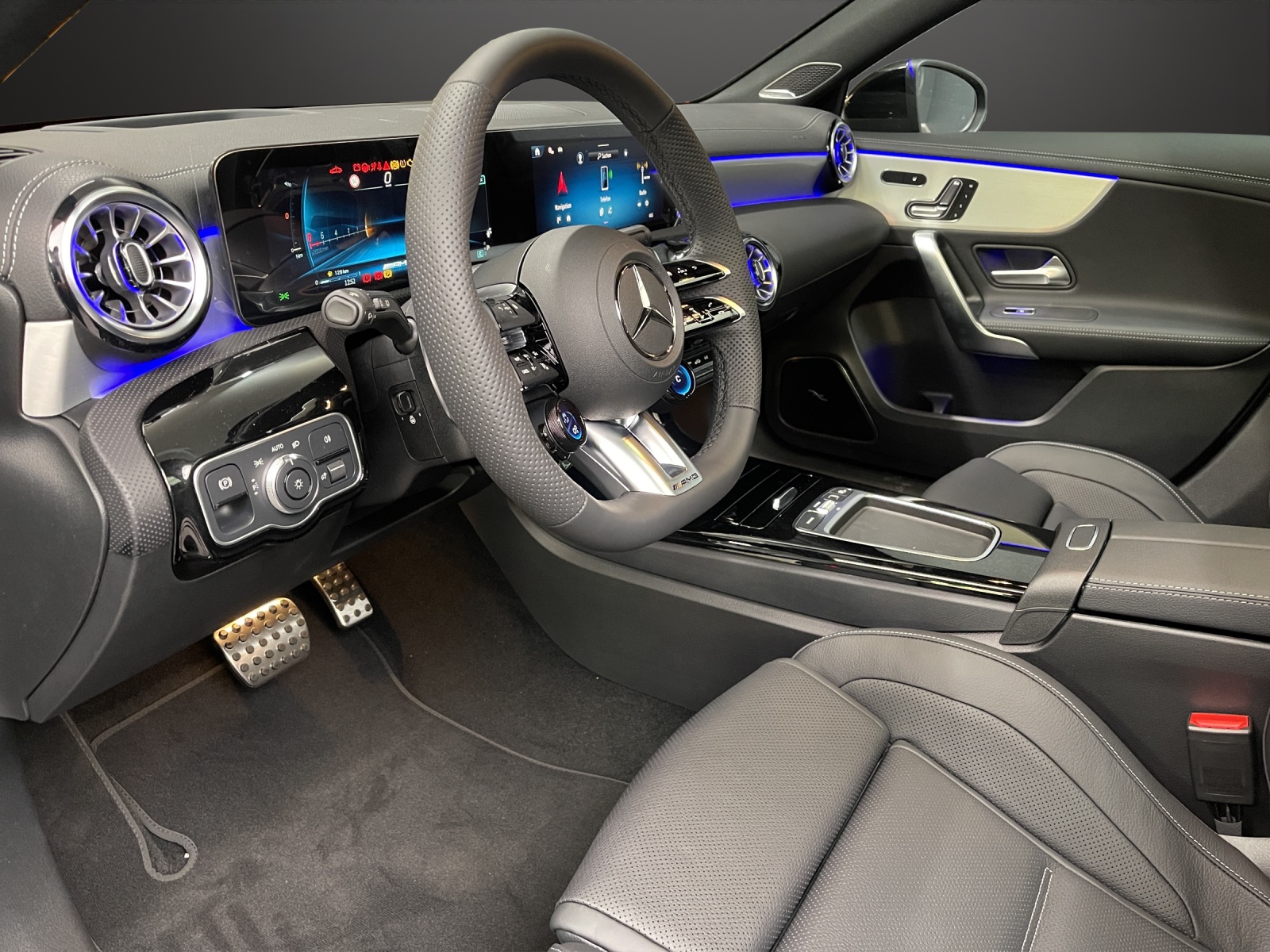 MERCEDES-BENZ A 35 AMG-image-7