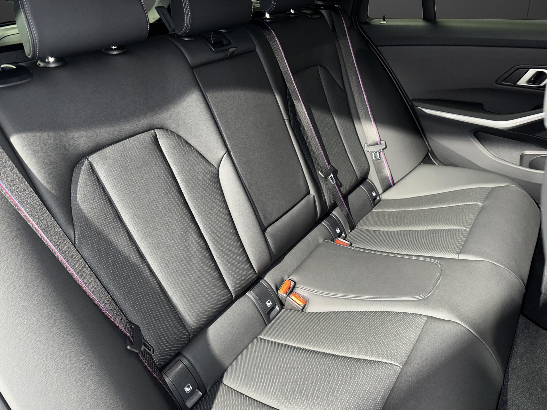 BMW 320d xDrive Touring M Sport-image-16