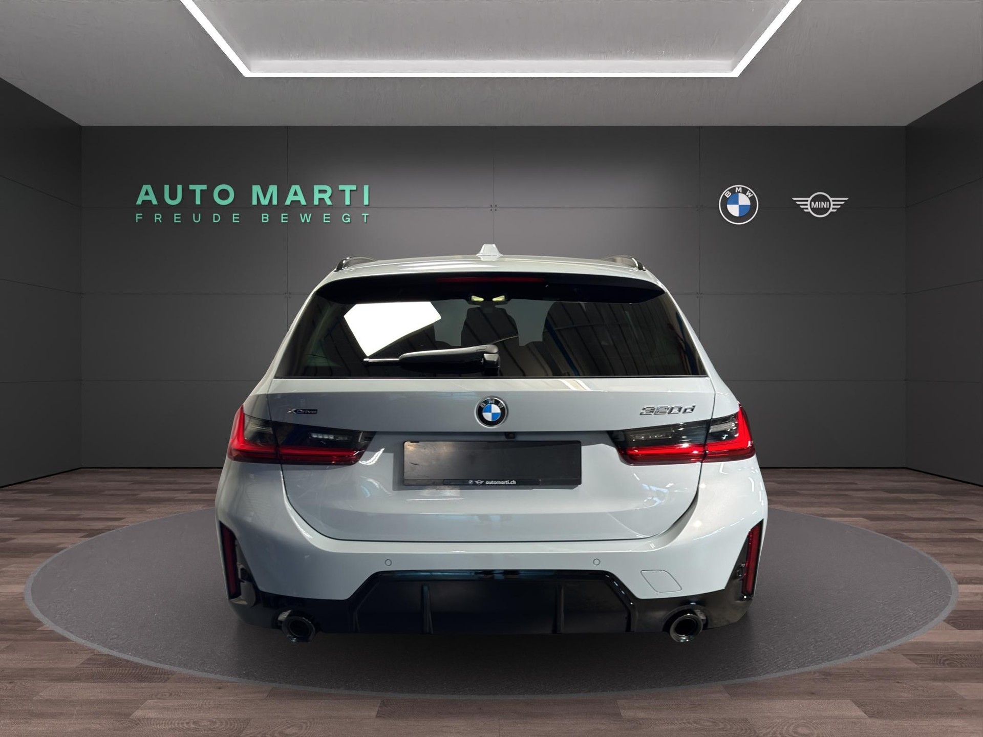 BMW 320d xDrive Touring M Sport-showroom-element-2
