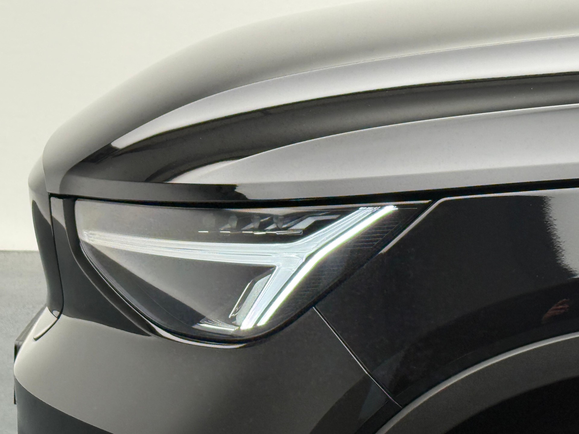 VOLVO C40 E80 Plus AWD-showroom-element-3