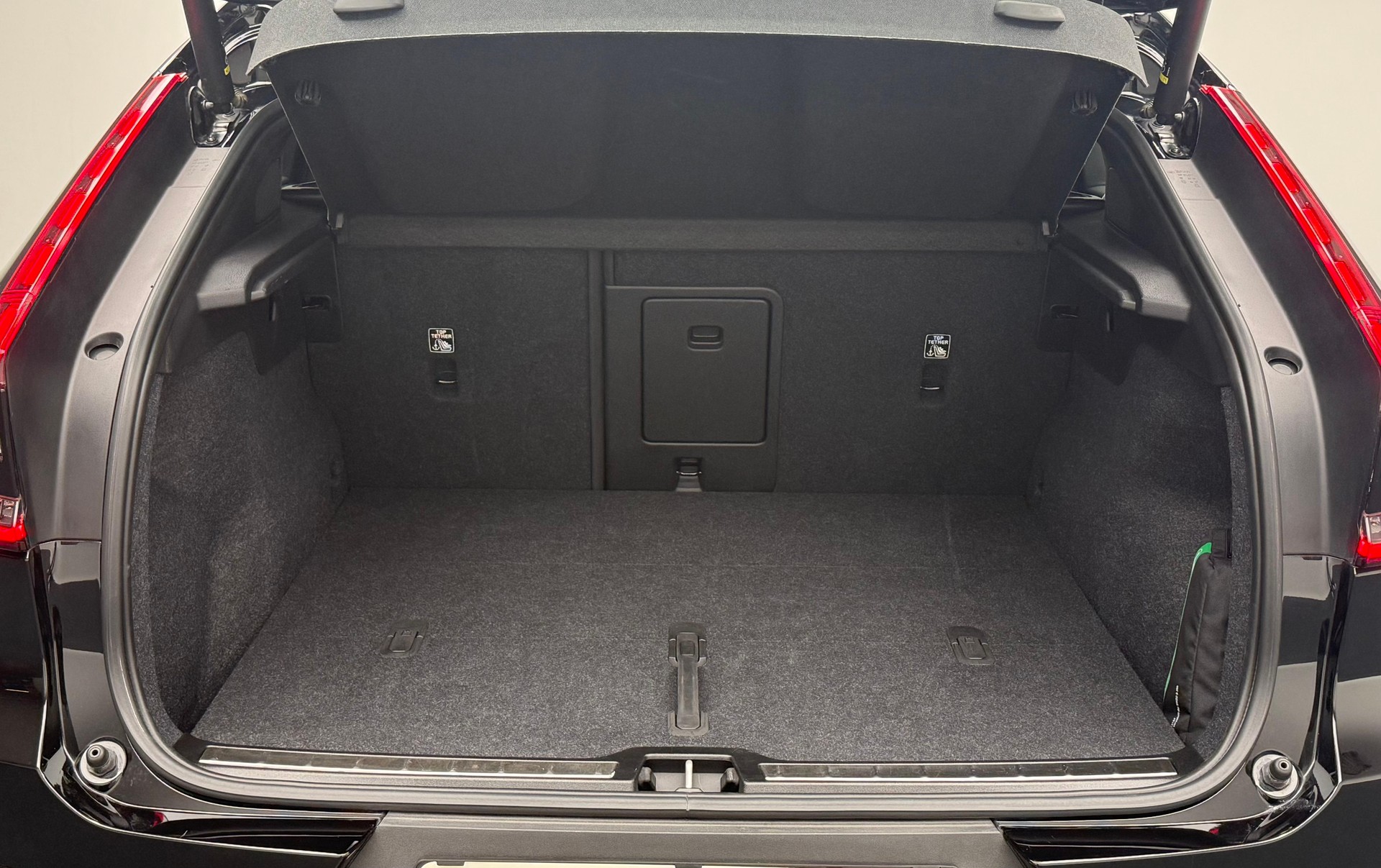 VOLVO C40 E80 Plus AWD-image-13