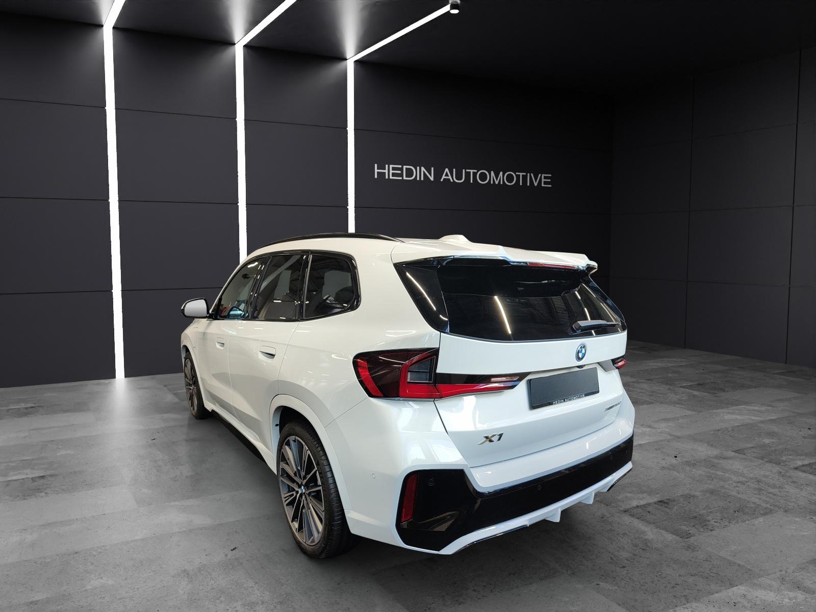 BMW X1 30e xDrive paddles-showroom-element-2