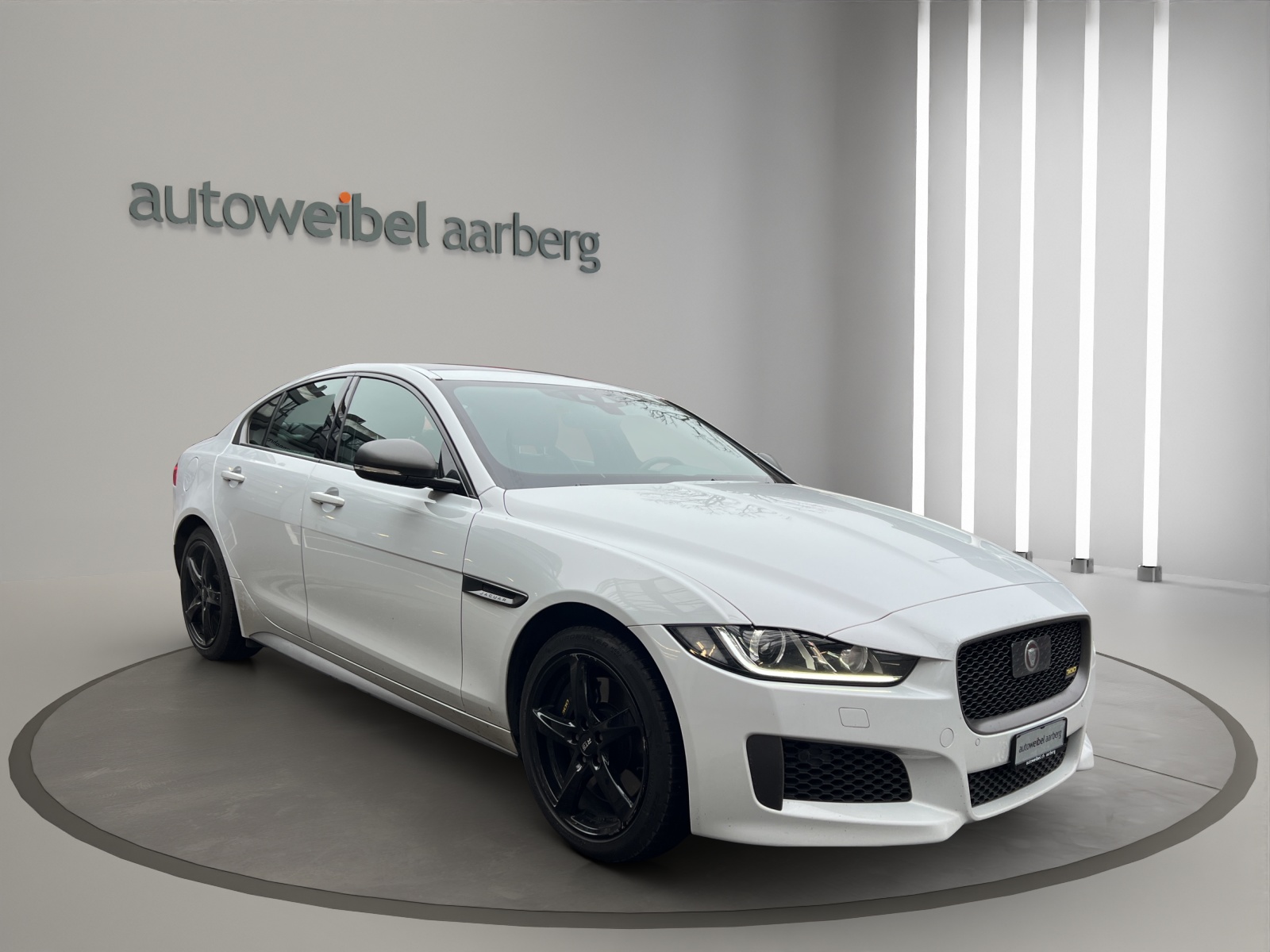 JAGUAR XE 30t 2.0 300 Sport AWD Automatic-image-0