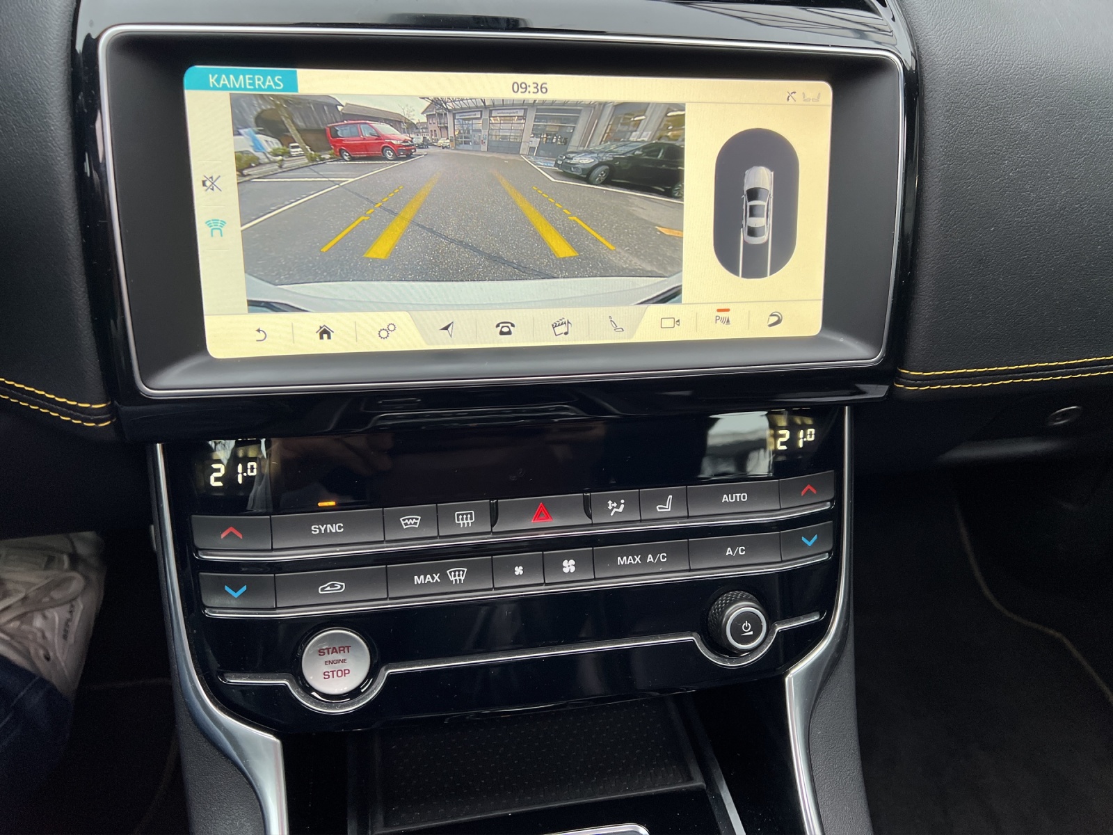 JAGUAR XE 30t 2.0 300 Sport AWD Automatic-image-11