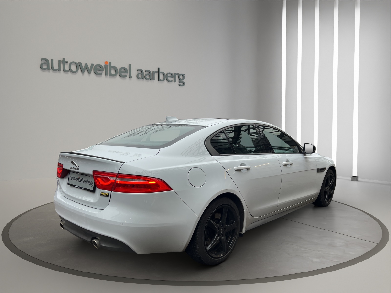 JAGUAR XE 30t 2.0 300 Sport AWD Automatic-image-1