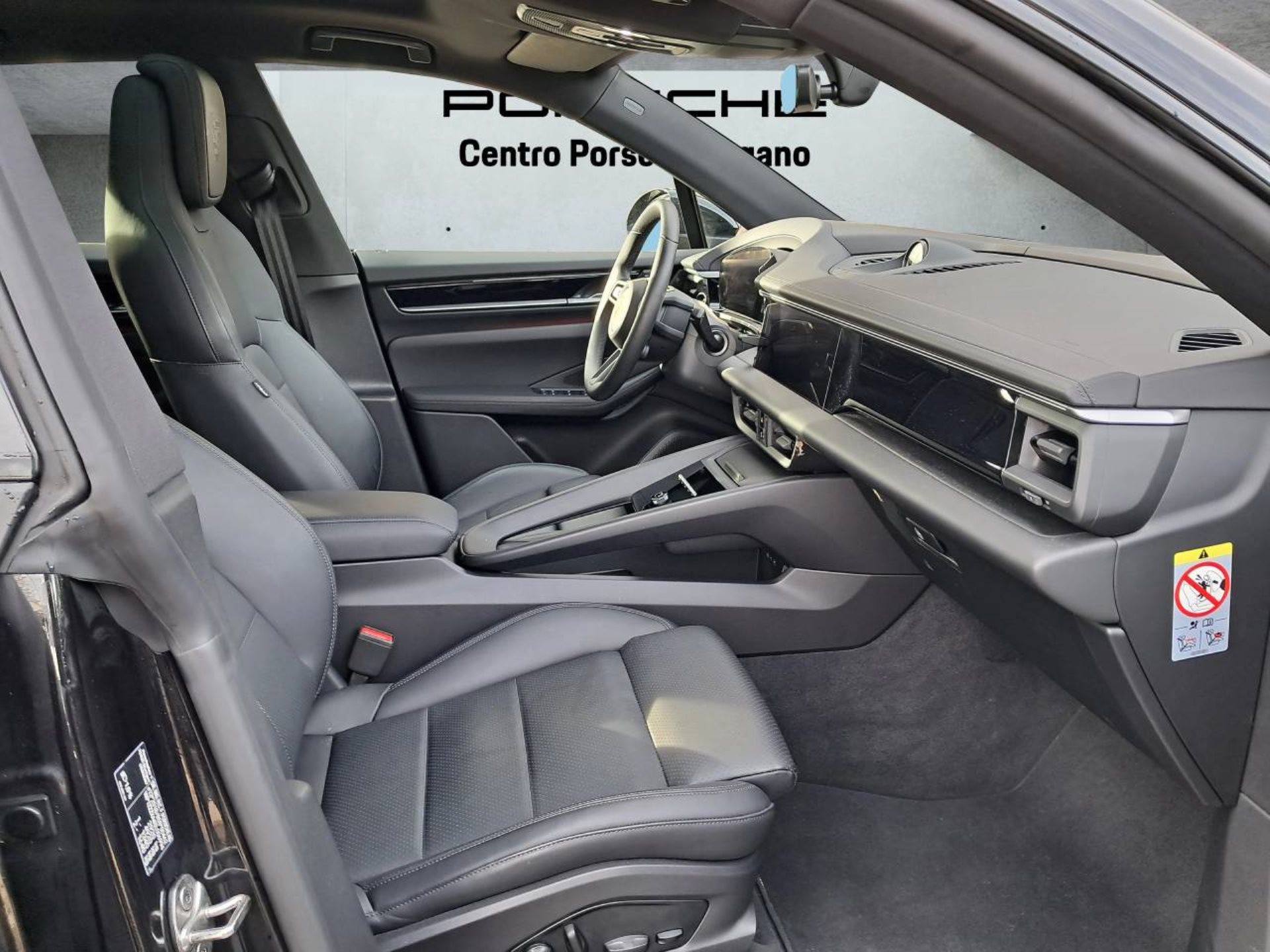 PORSCHE Macan 4-image-13