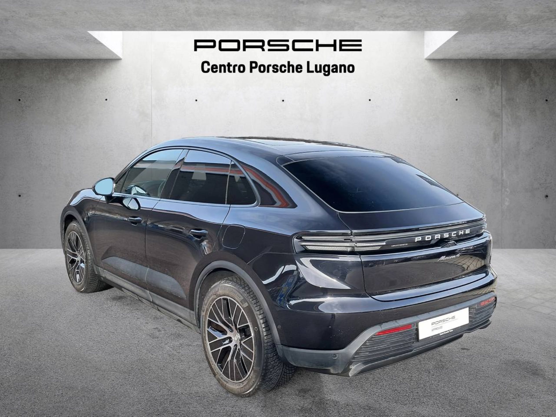 PORSCHE Macan 4-image-6