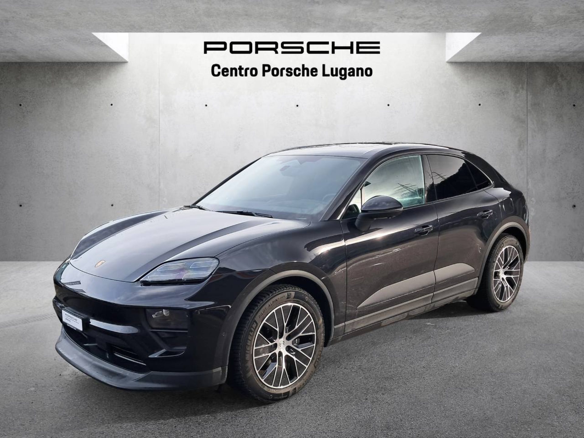 PORSCHE Macan 4-image-8