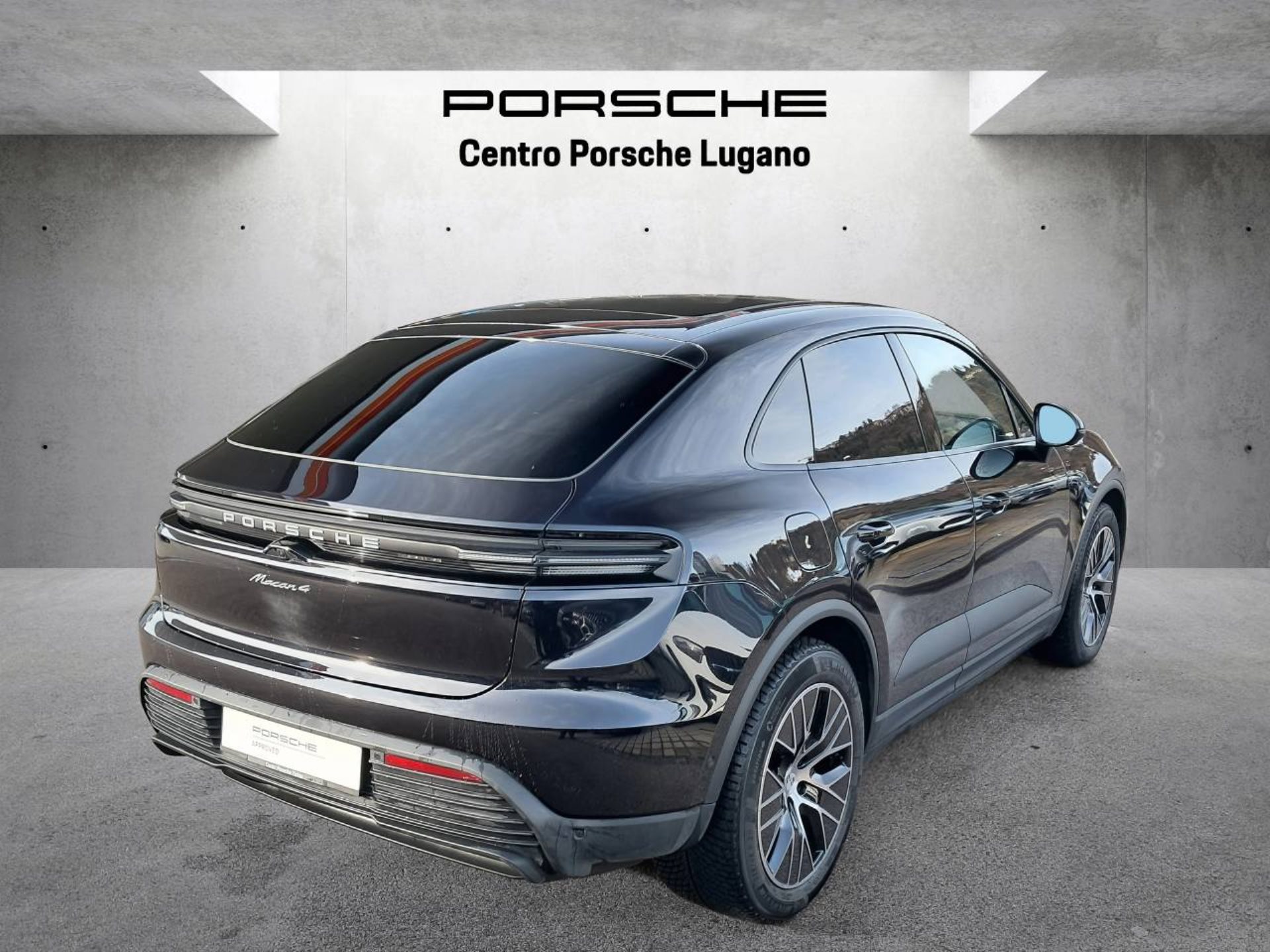 PORSCHE Macan 4-image-7