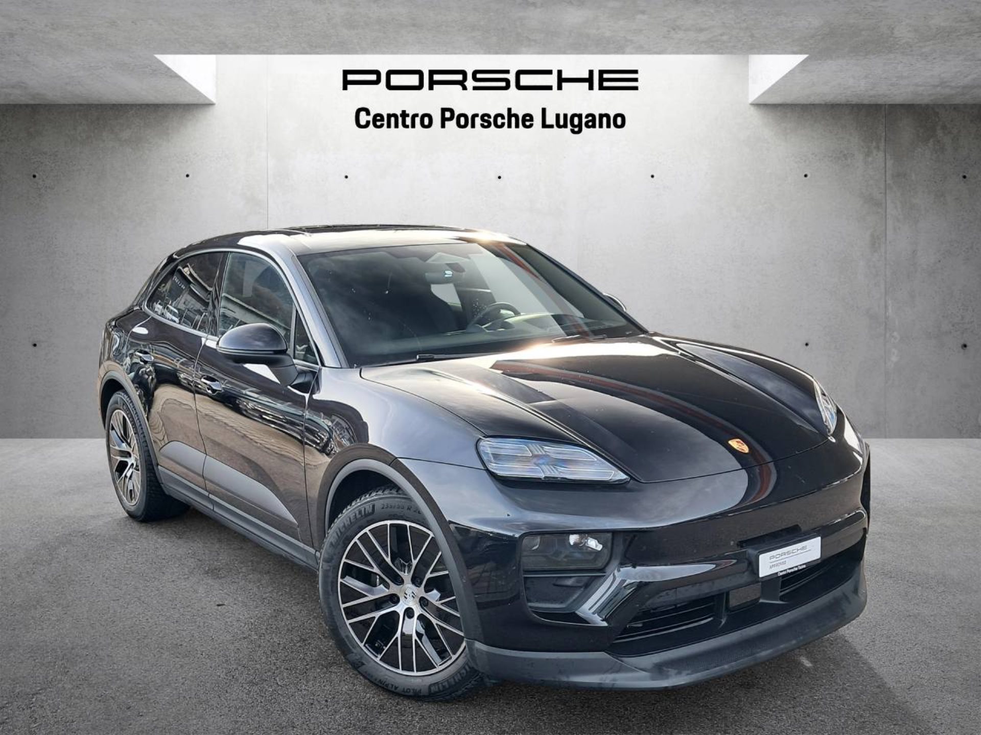 PORSCHE Macan 4
