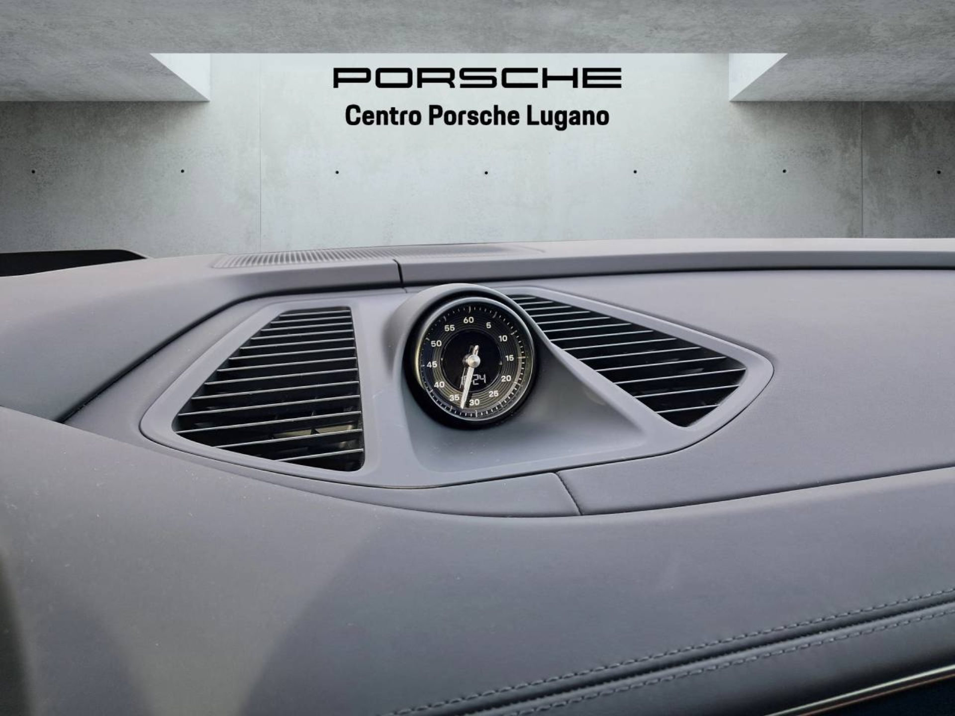PORSCHE Macan 4-image-24
