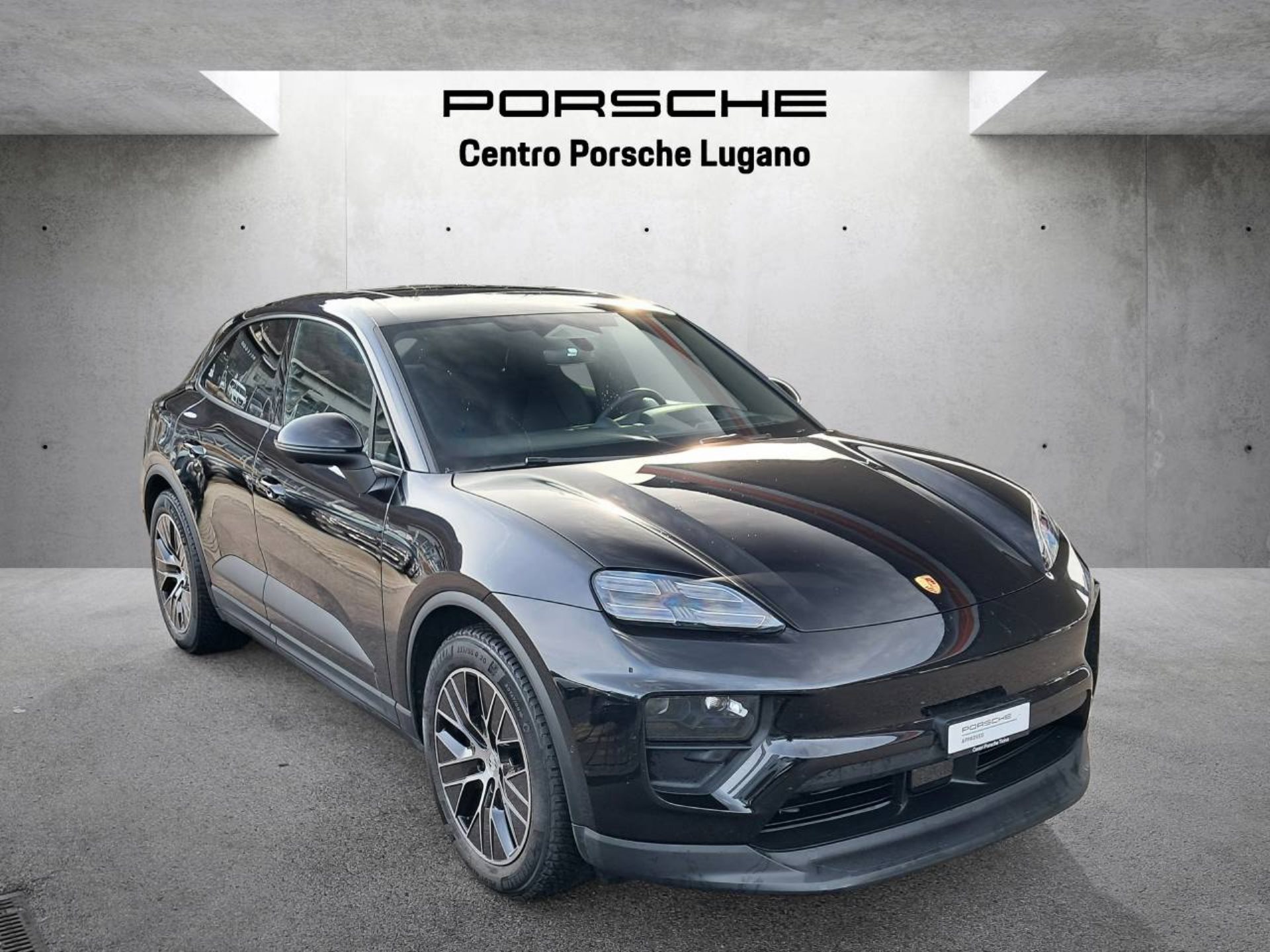 PORSCHE Macan 4-image-5