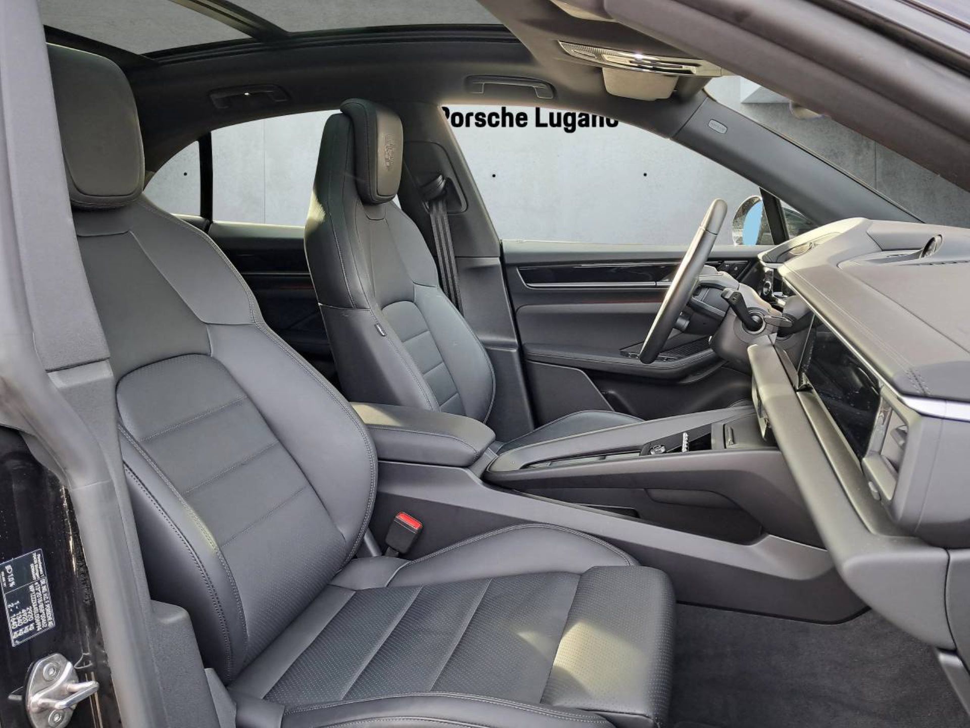 PORSCHE Macan 4-image-14