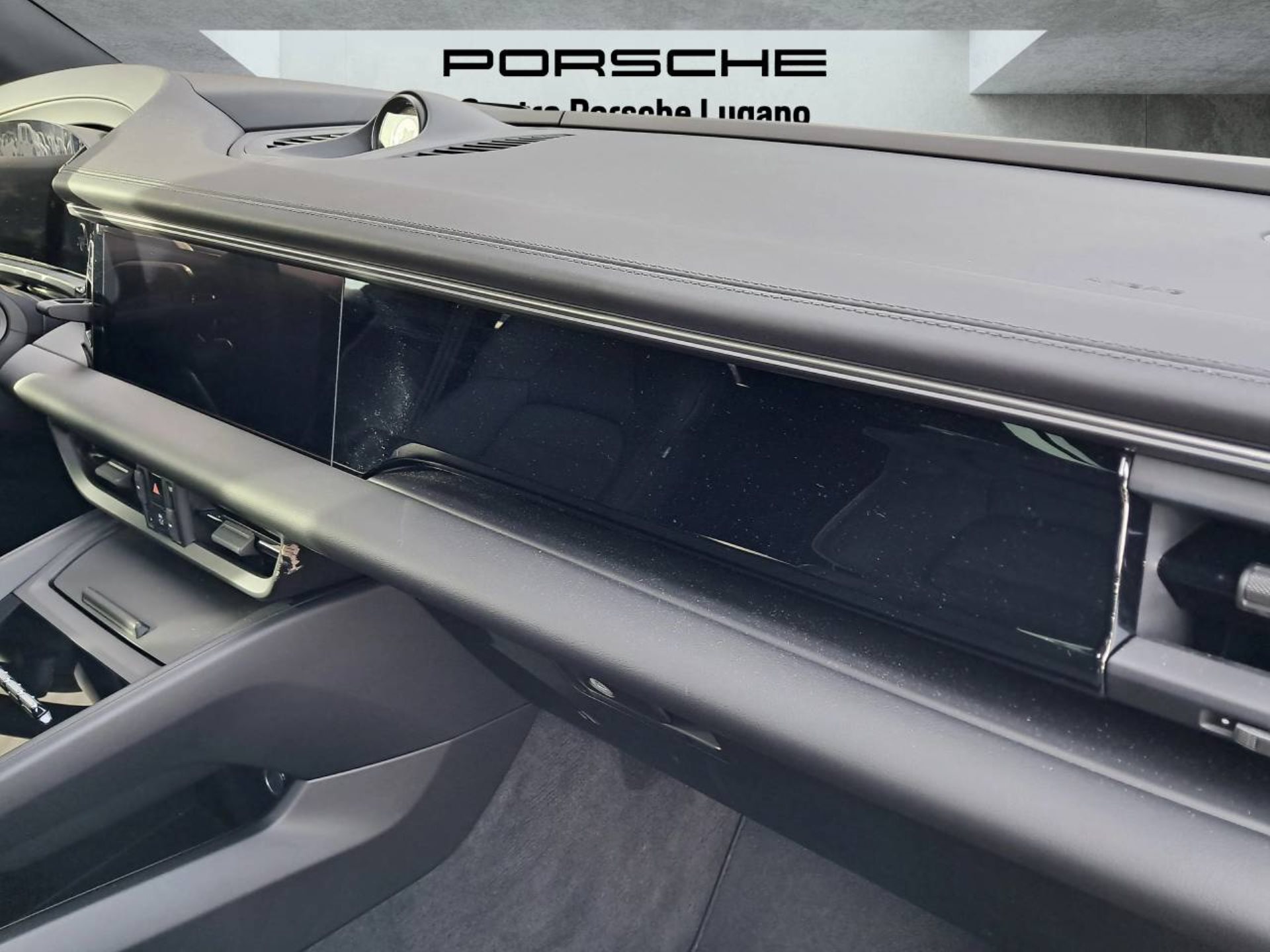 PORSCHE Macan 4-image-28