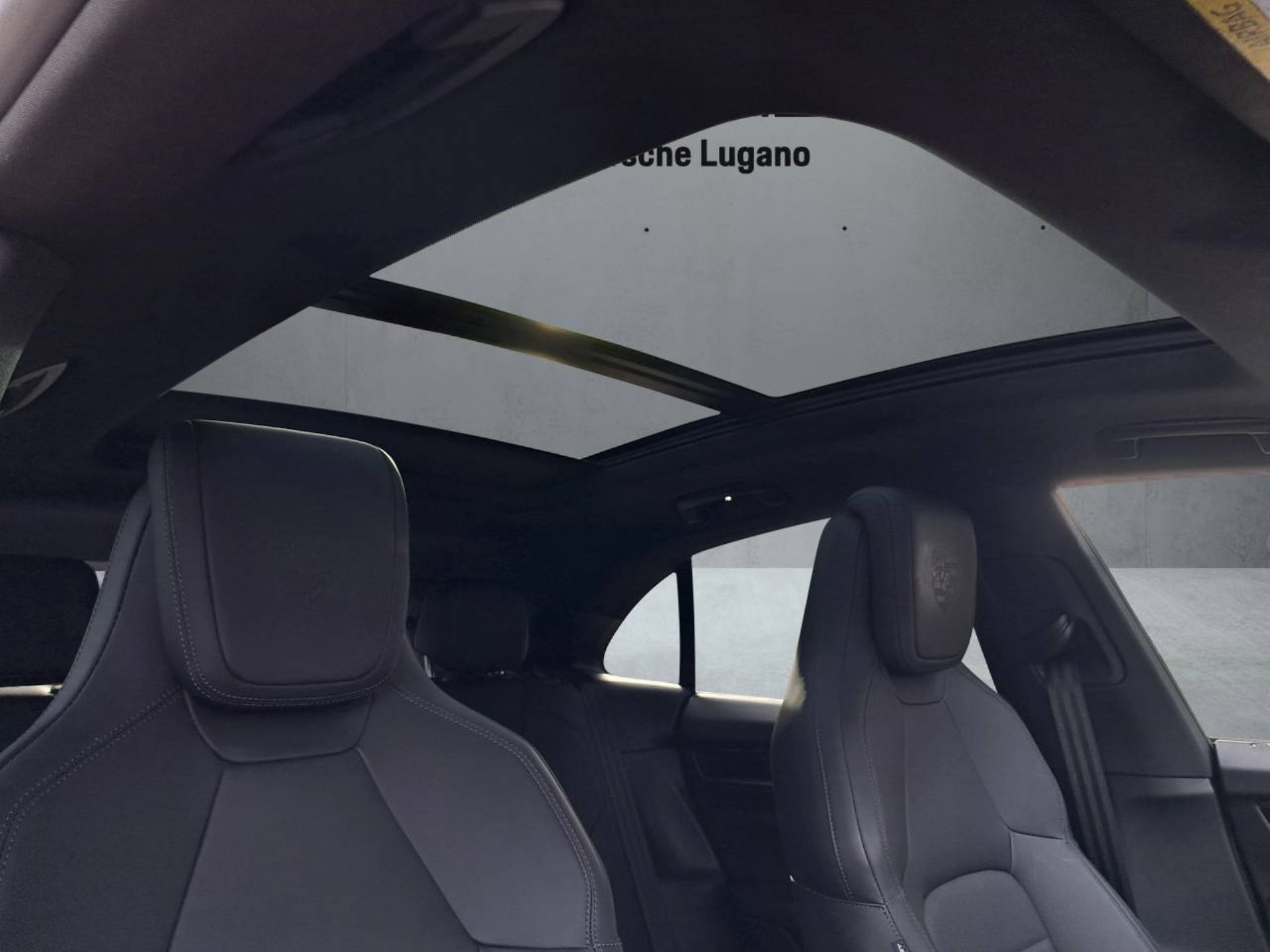 PORSCHE Macan 4-image-18