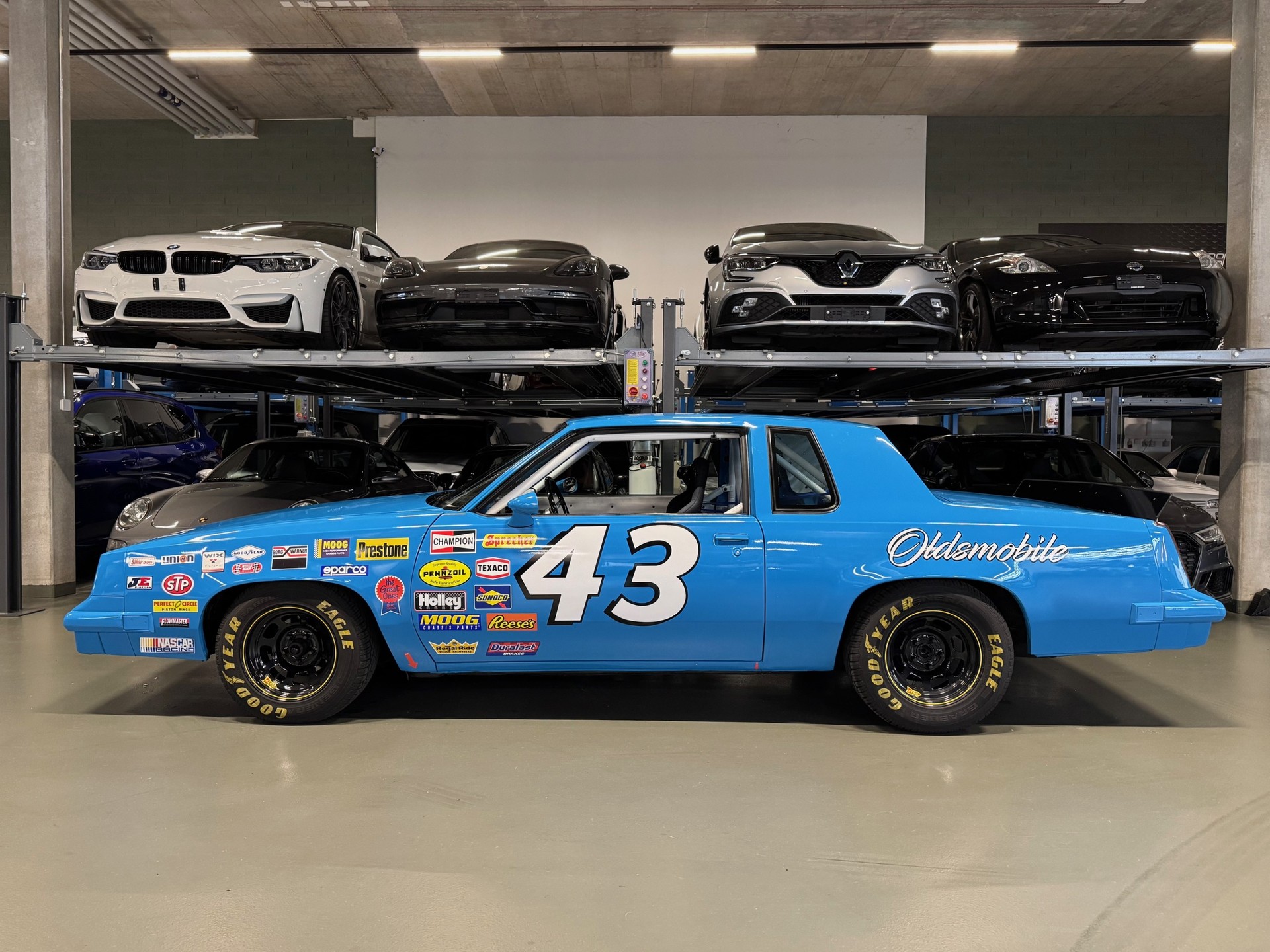 OLDSMOBILE CUTLASS *NASCAR REPLICA* CH legal