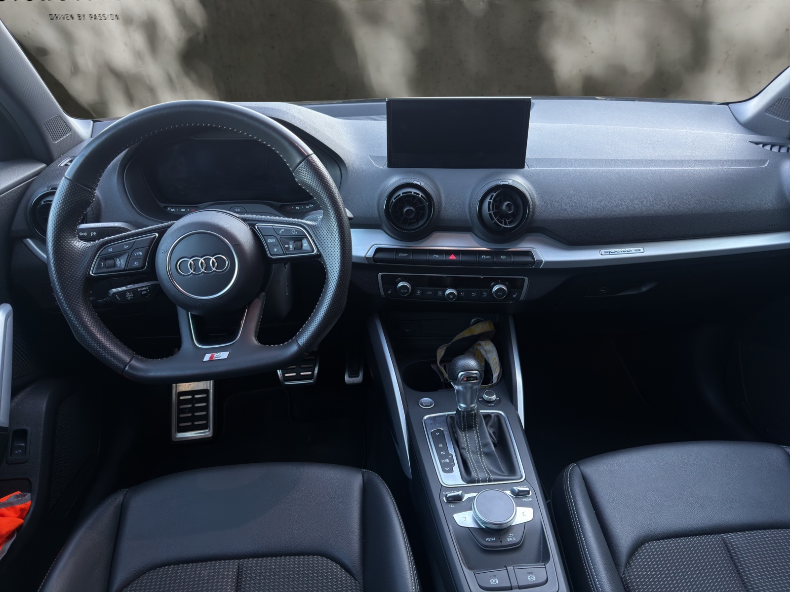 AUDI Q2 2.0 TFSI sport quattro S-tronic-image-12