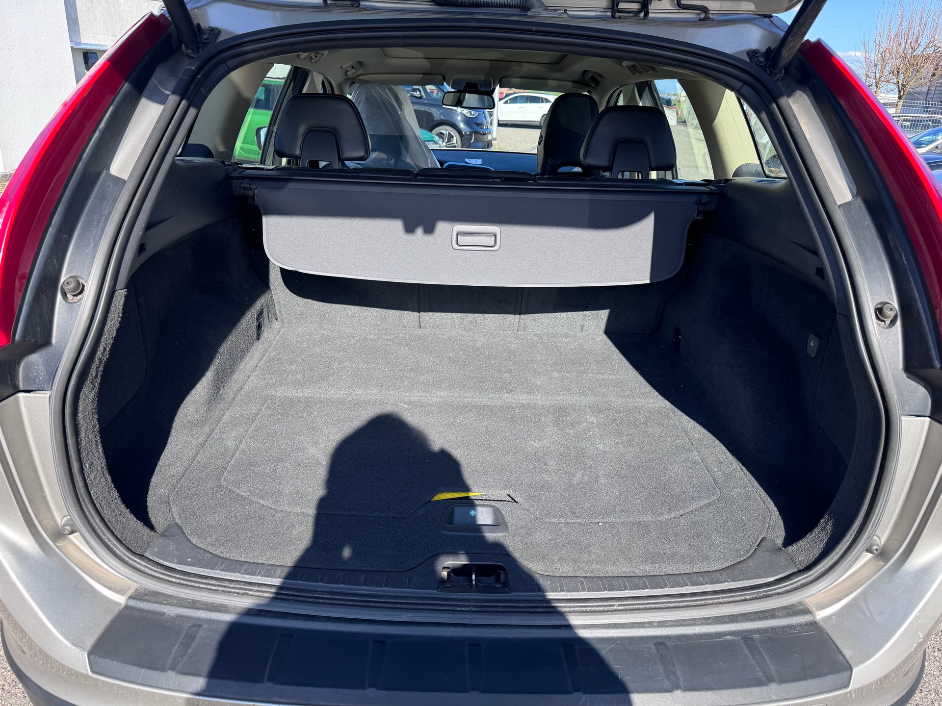 VOLVO XC60 D5 AWD Momentum-image-7